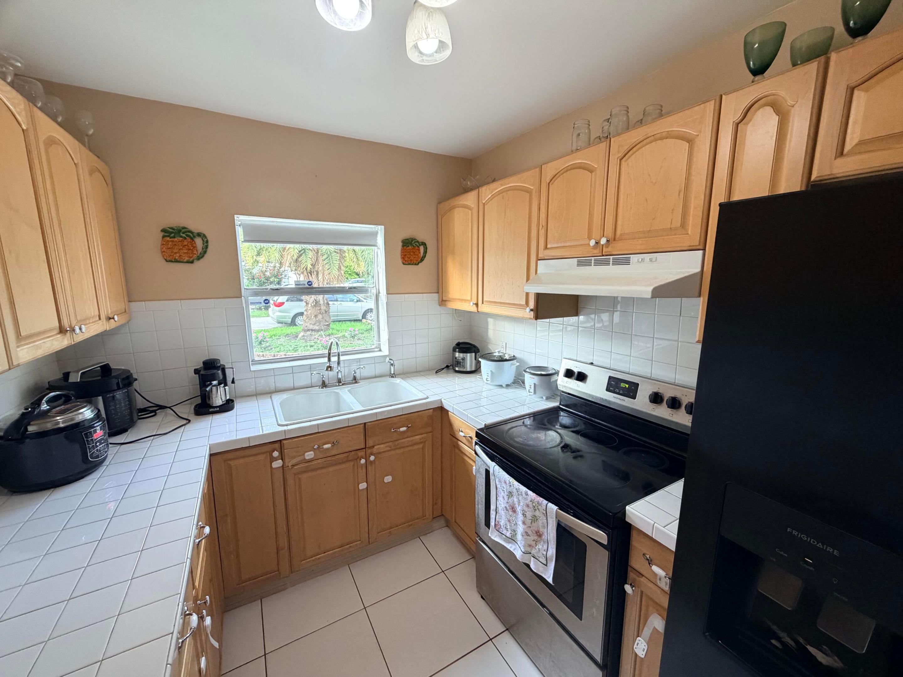 208 NW Avenue H, Belle Glade FL 33430