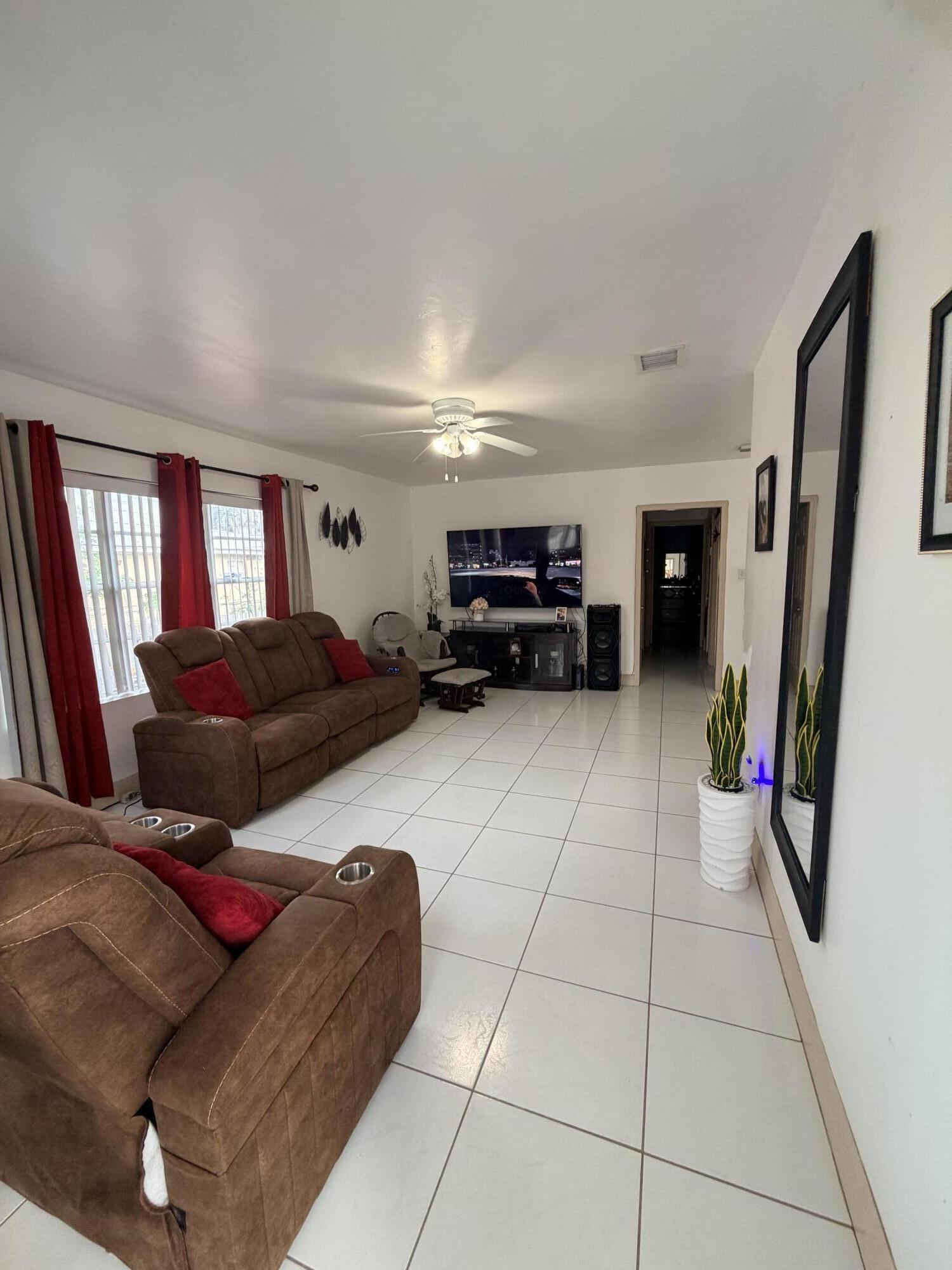 208 NW Avenue H, Belle Glade FL 33430