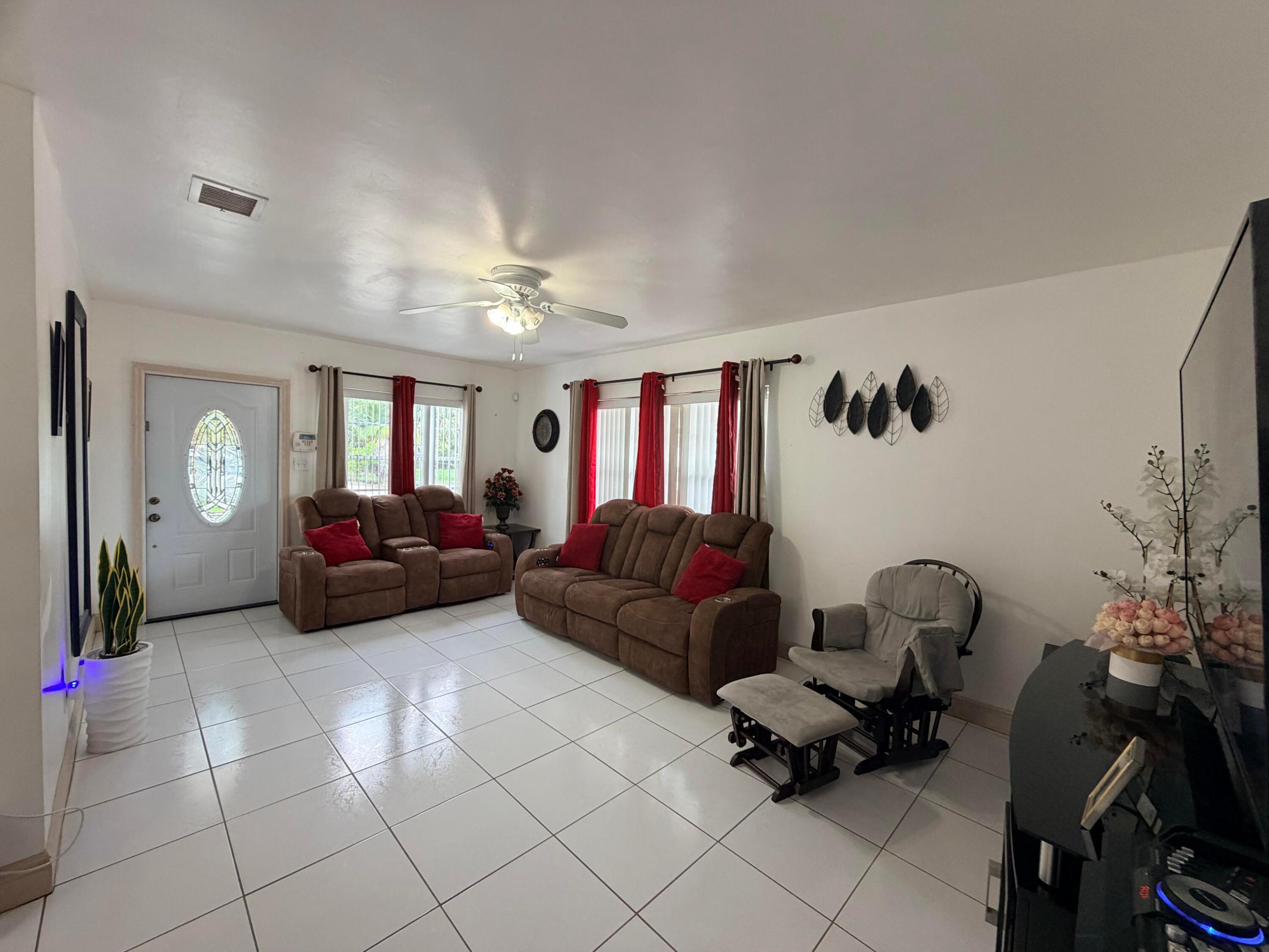 208 NW Avenue H, Belle Glade FL 33430