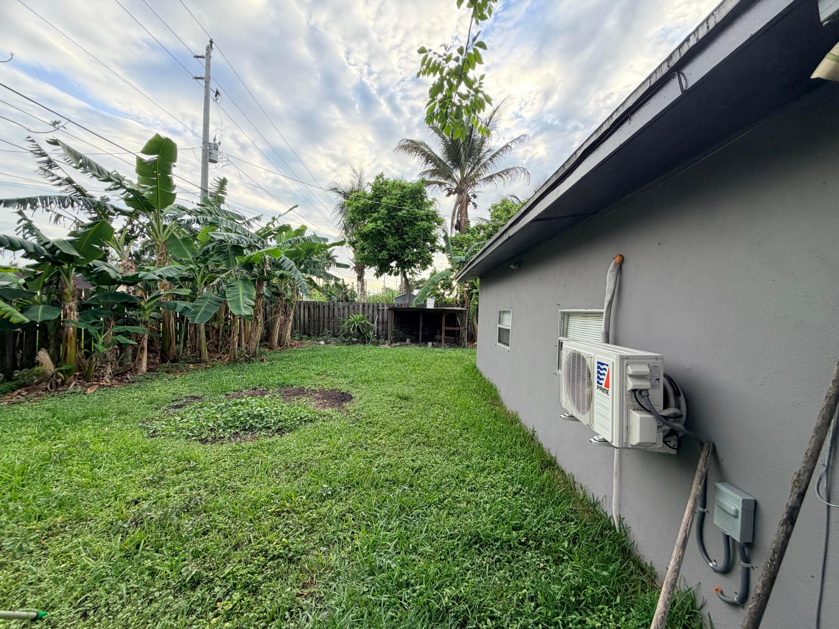 208 NW Avenue H, Belle Glade FL 33430