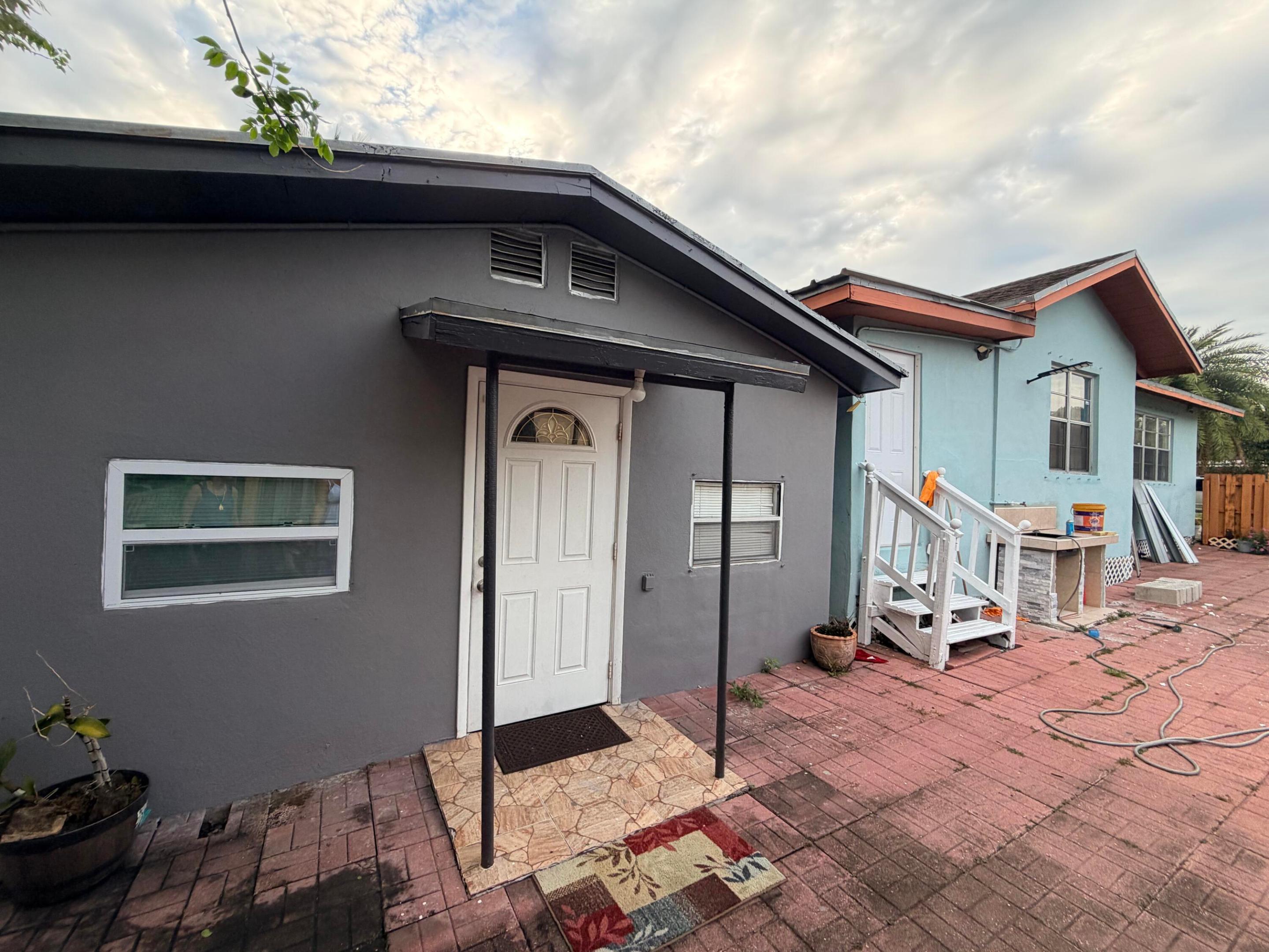 208 NW Avenue H, Belle Glade FL 33430