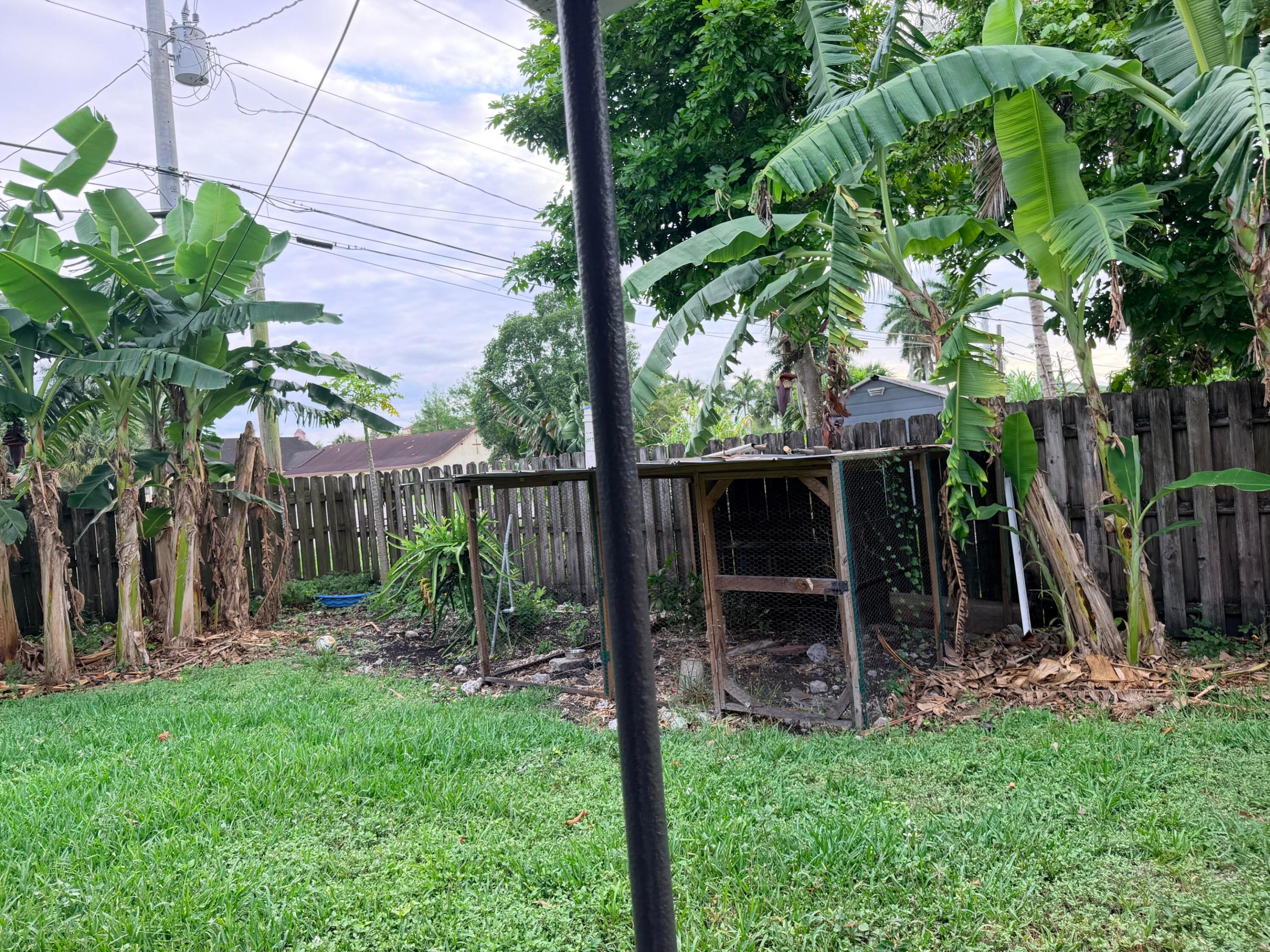 208 NW Avenue H, Belle Glade FL 33430