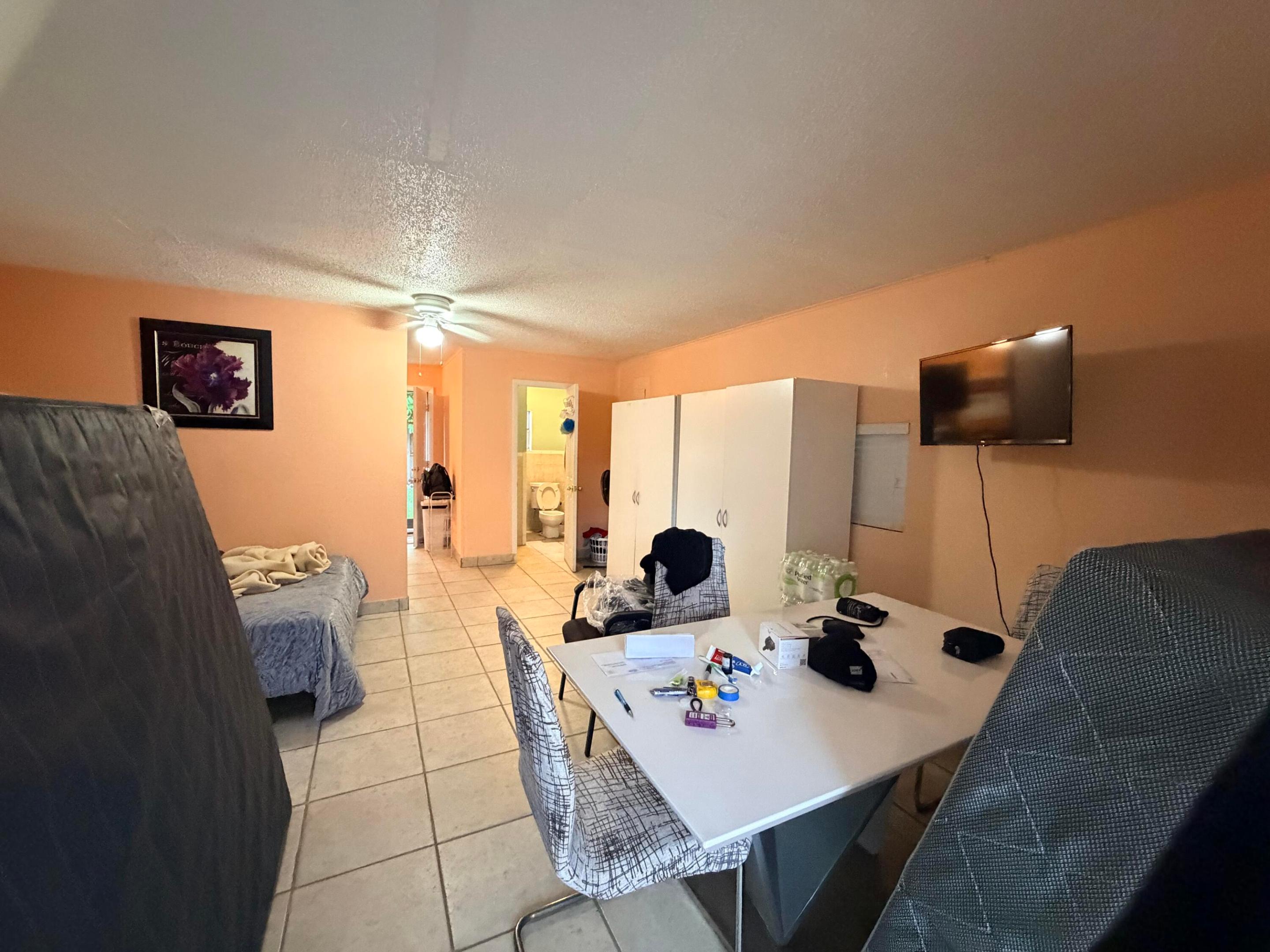 208 NW Avenue H, Belle Glade FL 33430