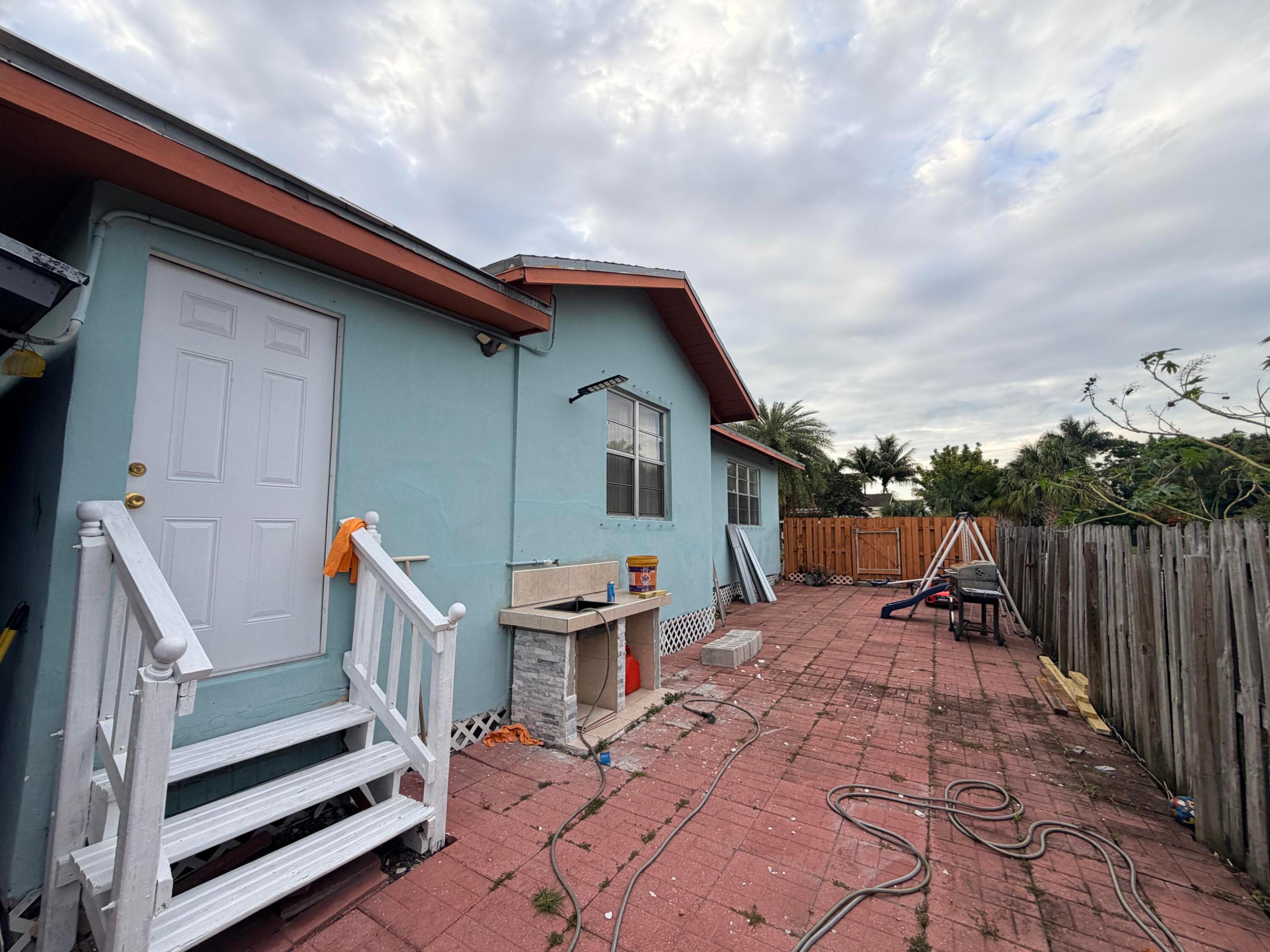 208 NW Avenue H, Belle Glade FL 33430
