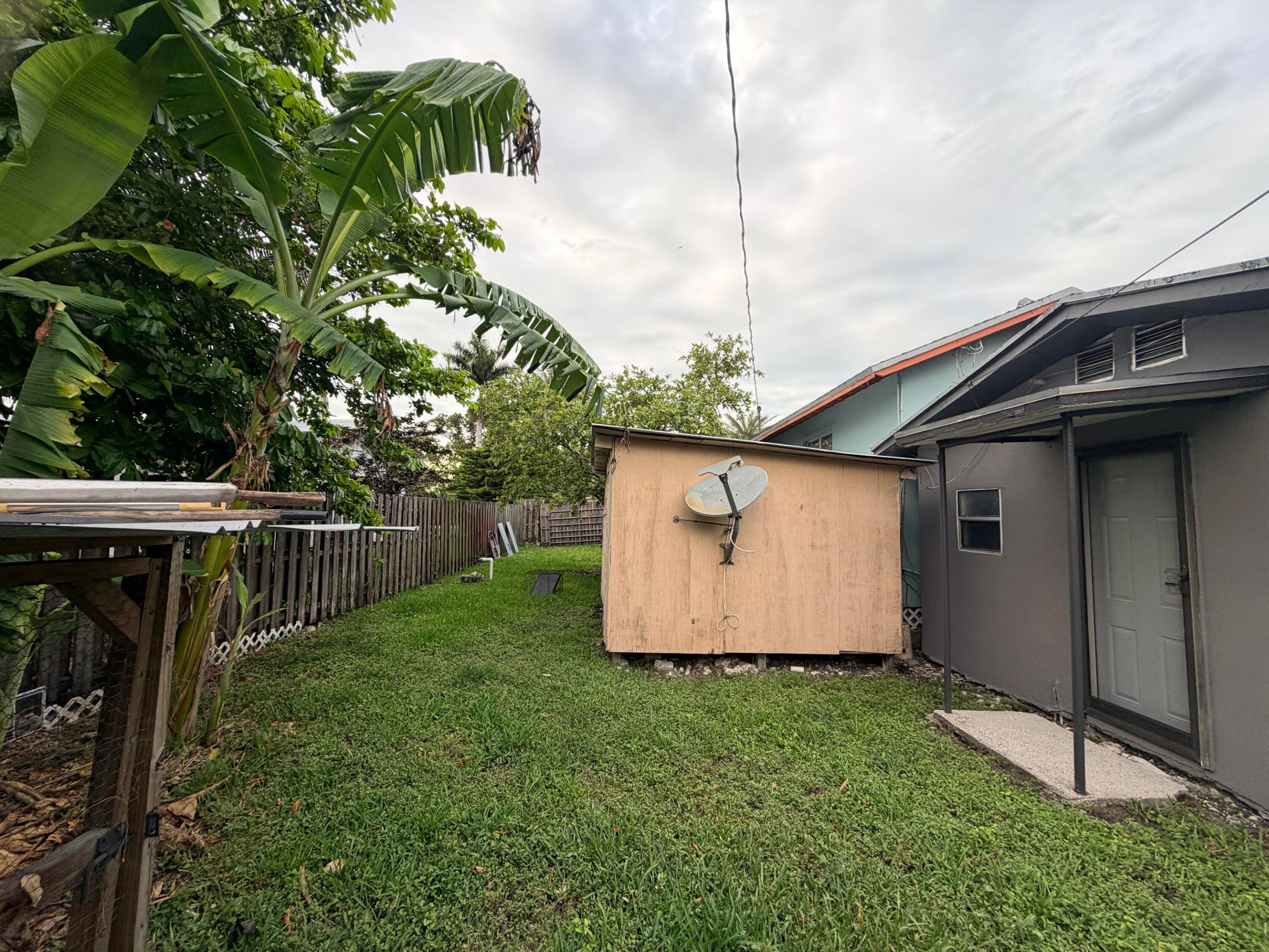 208 NW Avenue H, Belle Glade FL 33430