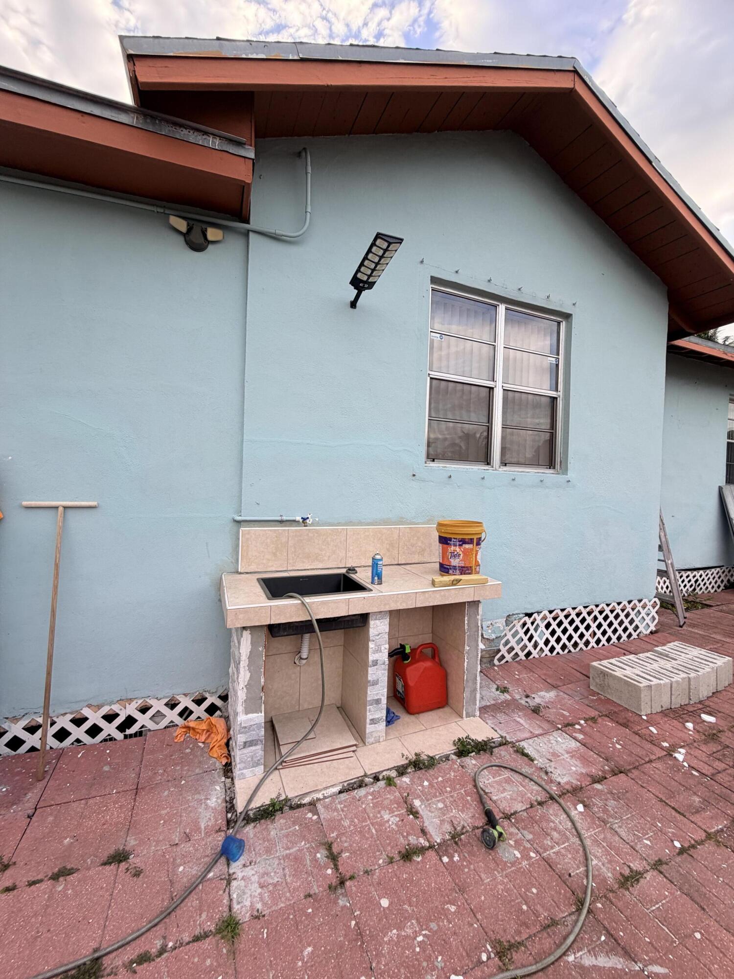 208 NW Avenue H, Belle Glade FL 33430