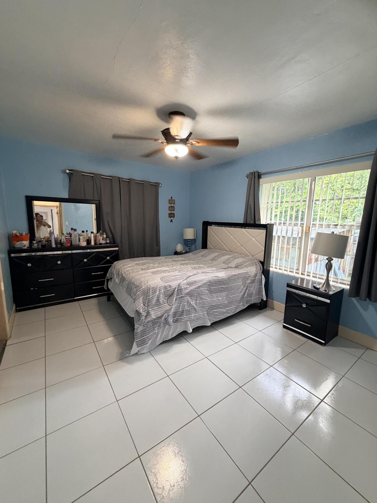 208 NW Avenue H, Belle Glade FL 33430