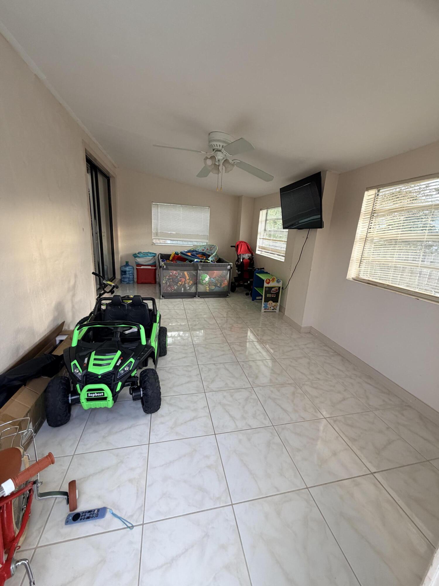 208 NW Avenue H, Belle Glade FL 33430