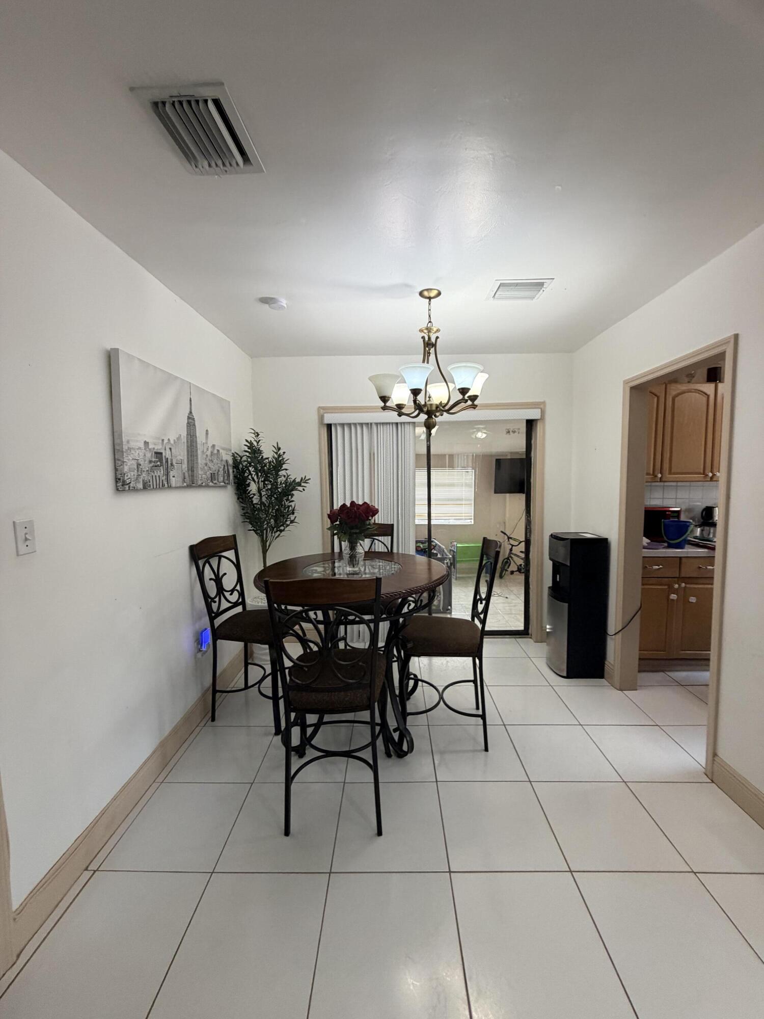 208 NW Avenue H, Belle Glade FL 33430