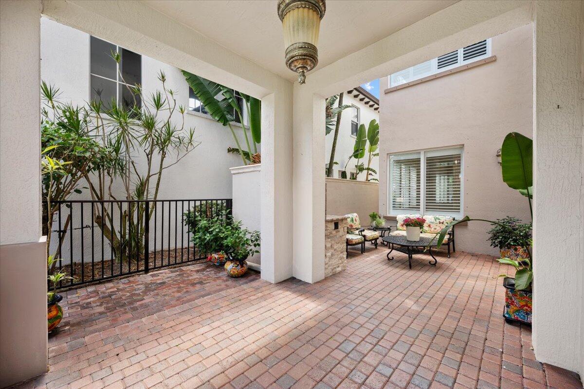 208 Glacier, Palm Beach Gardens FL 33410