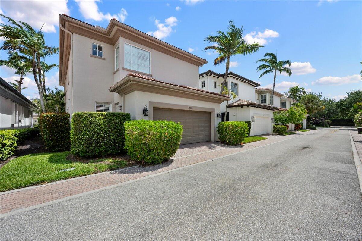 208 Glacier, Palm Beach Gardens FL 33410