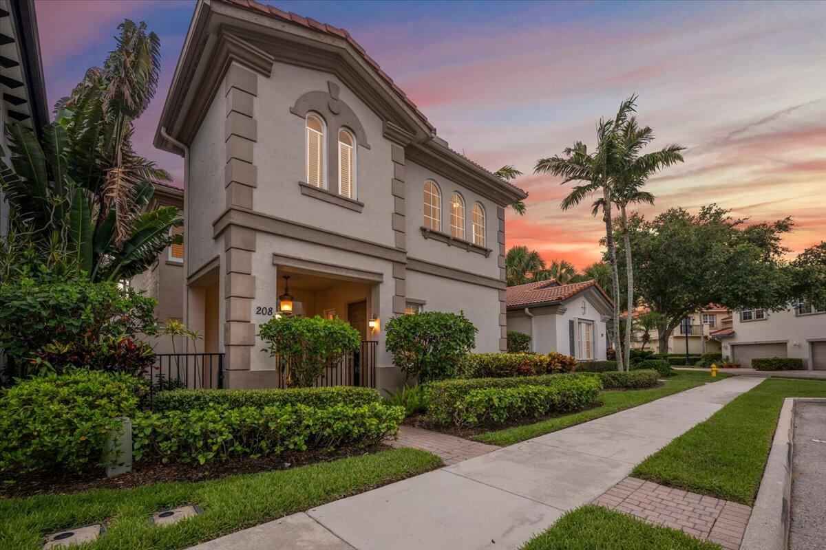 208 Glacier, Palm Beach Gardens FL 33410