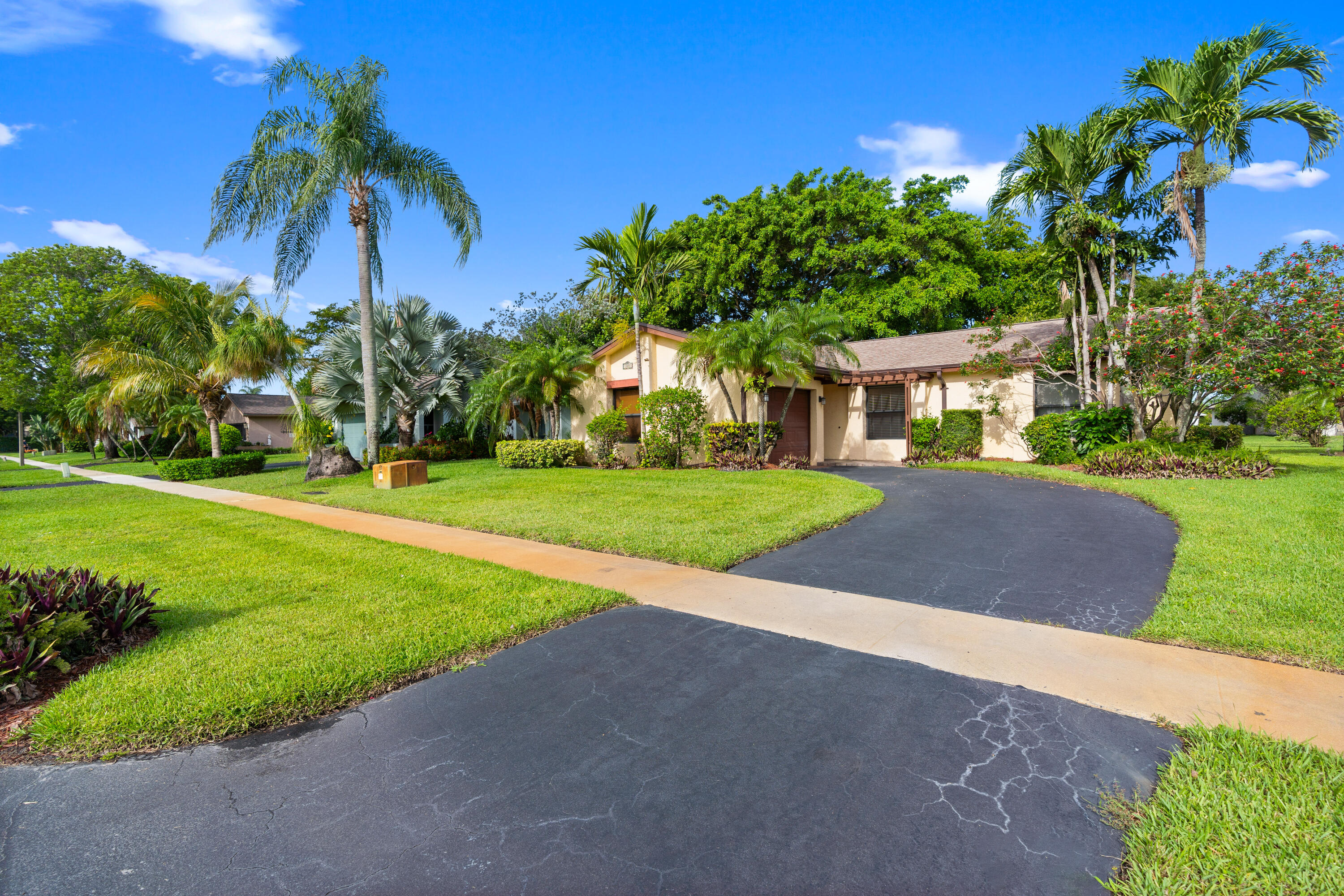 18051 S 104th Ter, Boca Raton FL 33498
