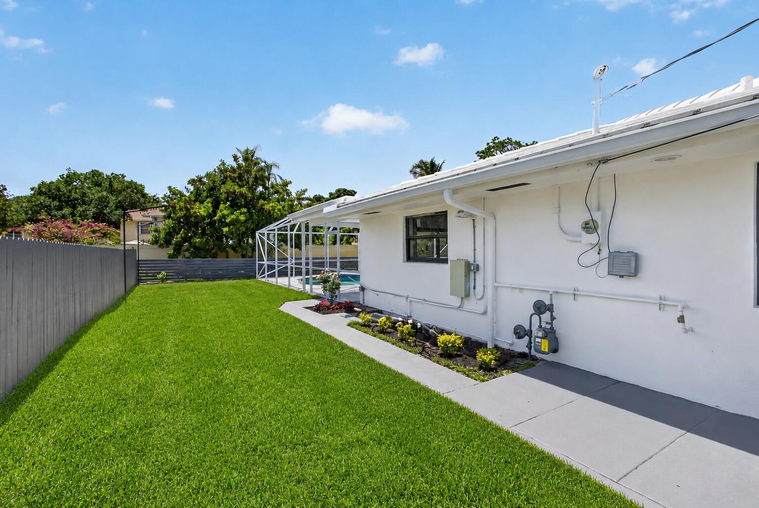 8111 W Lake, Lake Clarke Shores FL 33406