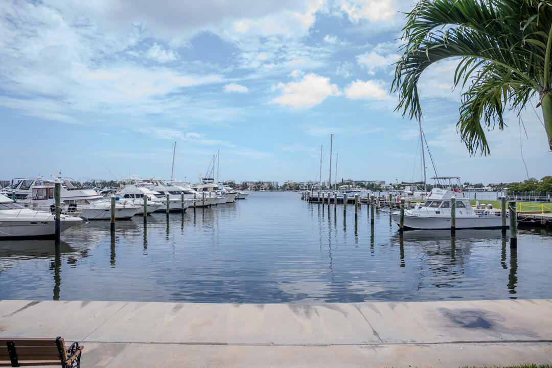 802 W Windward #217, Lantana FL 33462