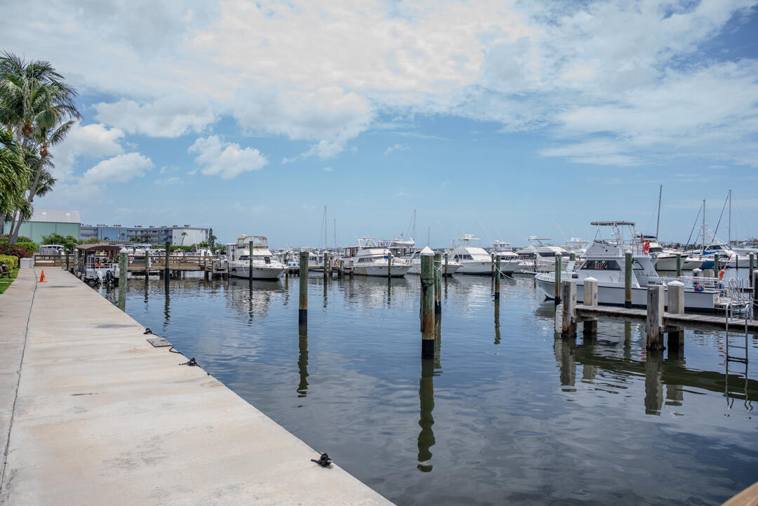 802 W Windward #217, Lantana FL 33462