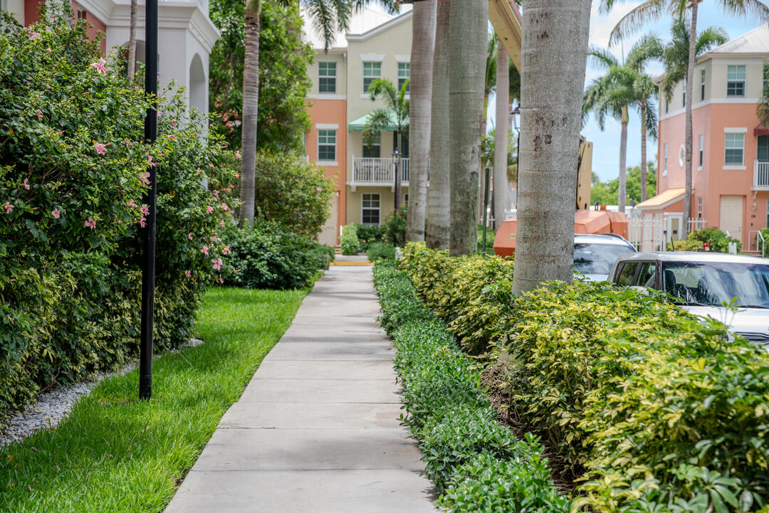 802 W Windward #217, Lantana FL 33462