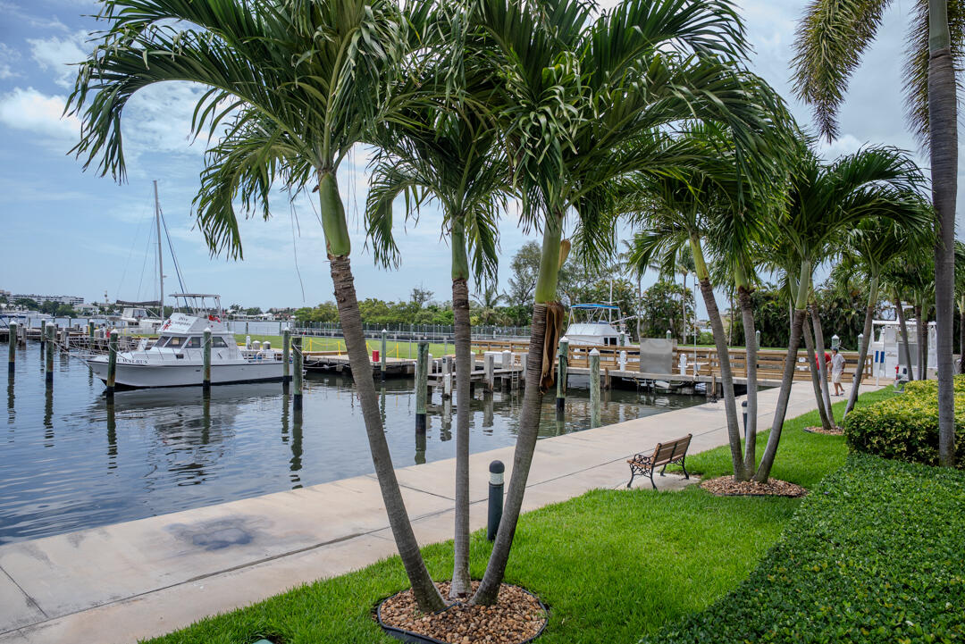 802 W Windward #217, Lantana FL 33462