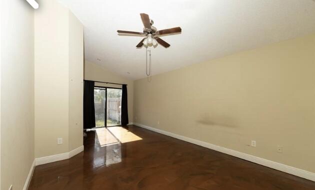 915 Buttonwood, North Lauderdale FL 33068