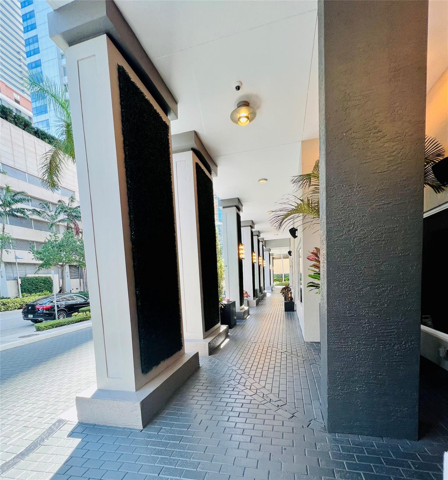 185 SE 14th #711, Miami FL 33131