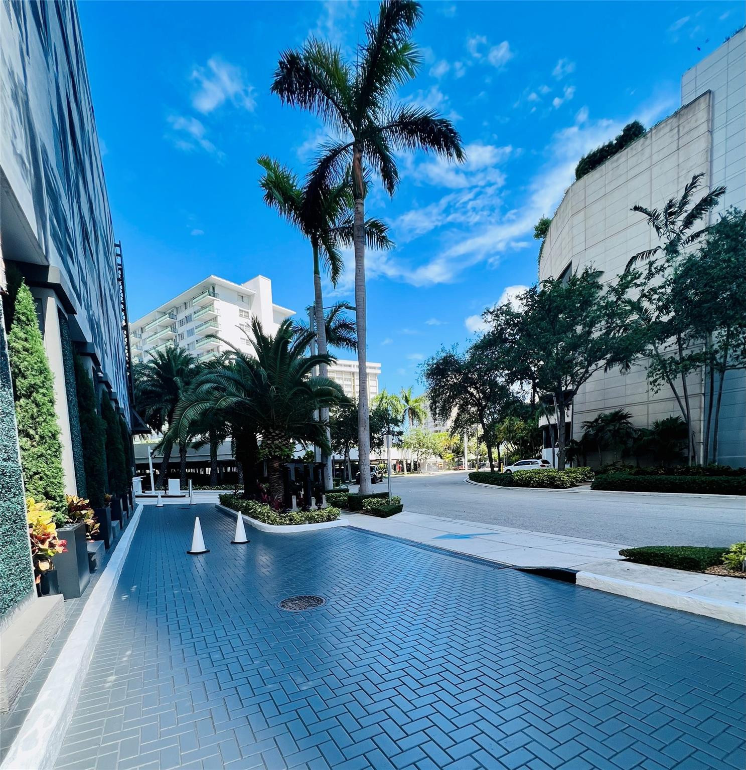 185 SE 14th #711, Miami FL 33131