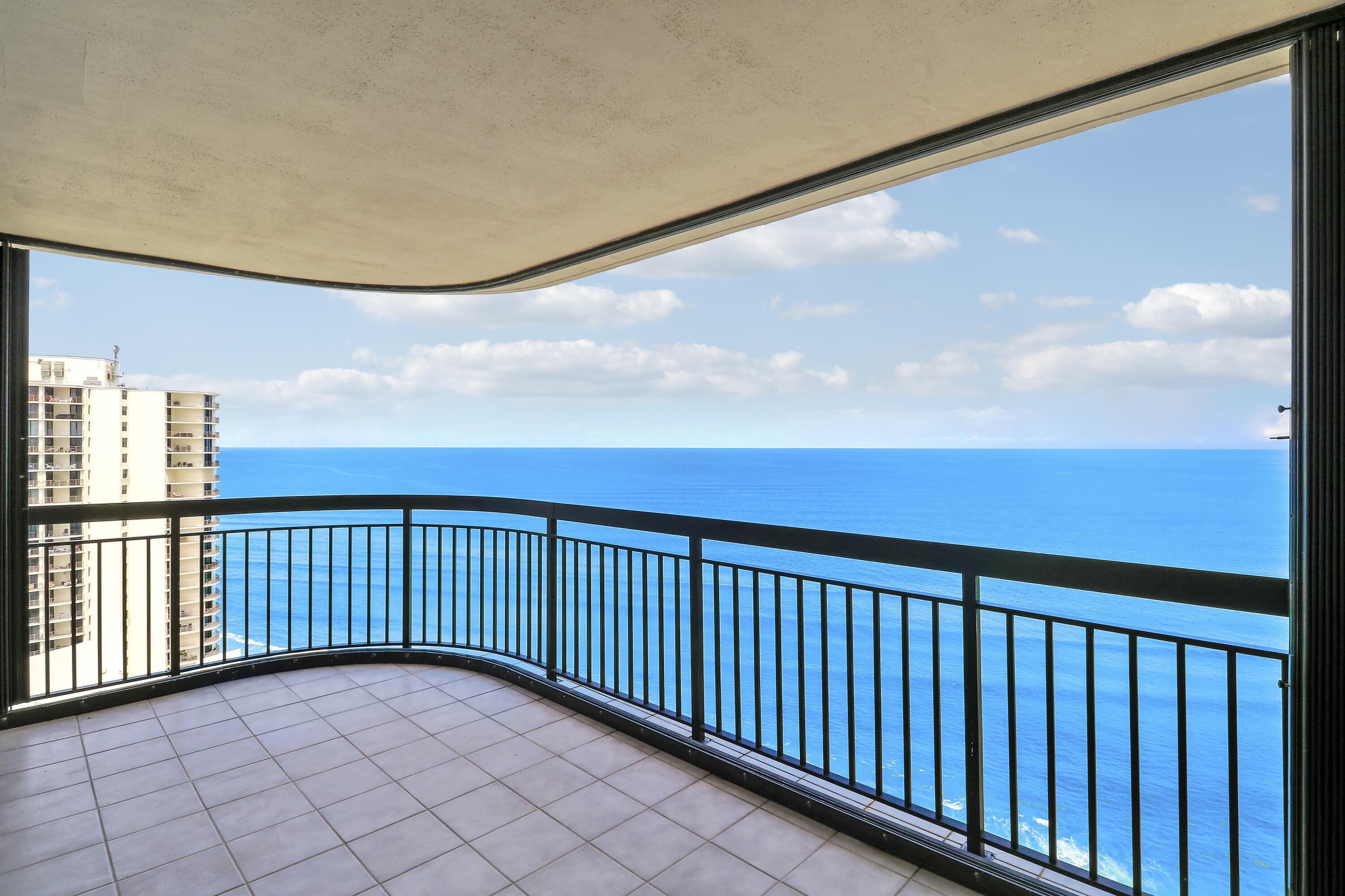 5380 N Ocean #22j, Singer Island FL 33404