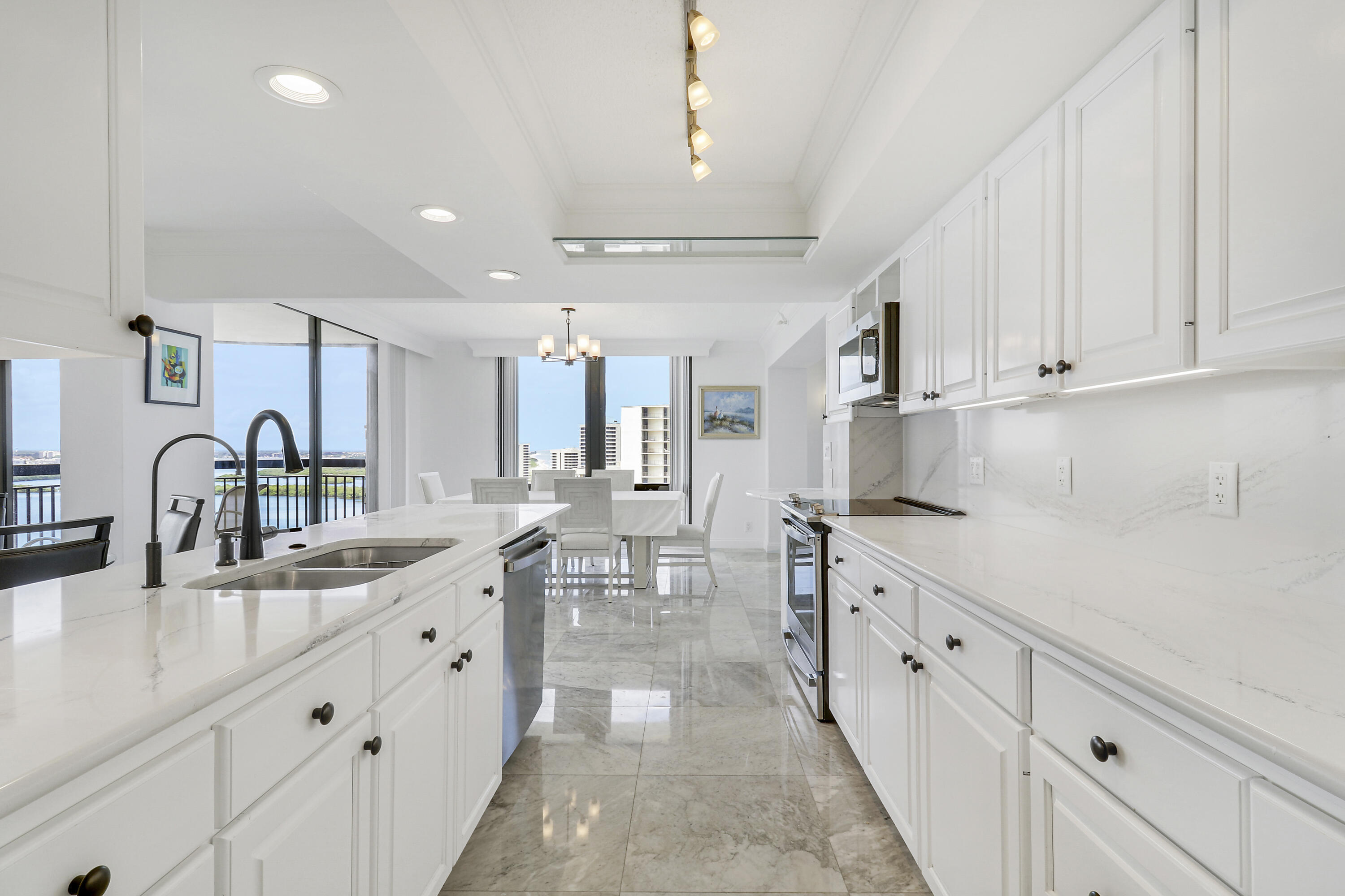 5380 N Ocean #22j, Singer Island FL 33404