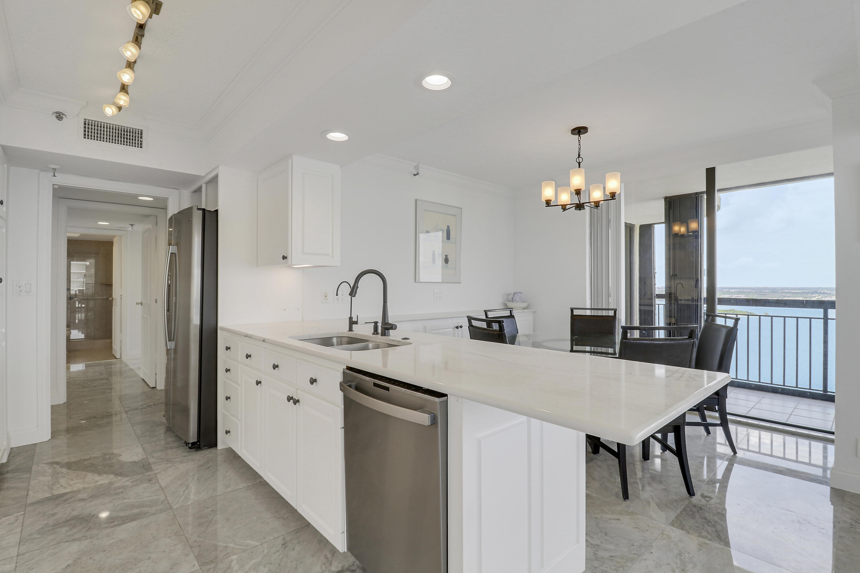 5380 N Ocean #22j, Singer Island FL 33404