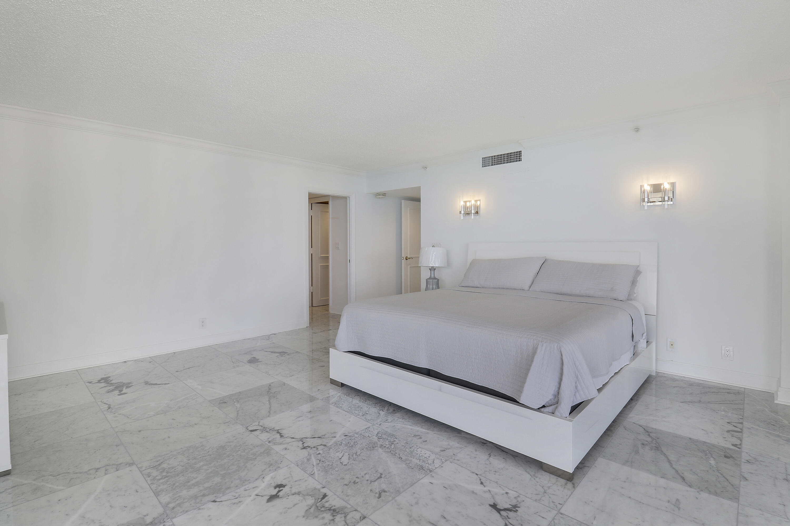 5380 N Ocean #22j, Singer Island FL 33404