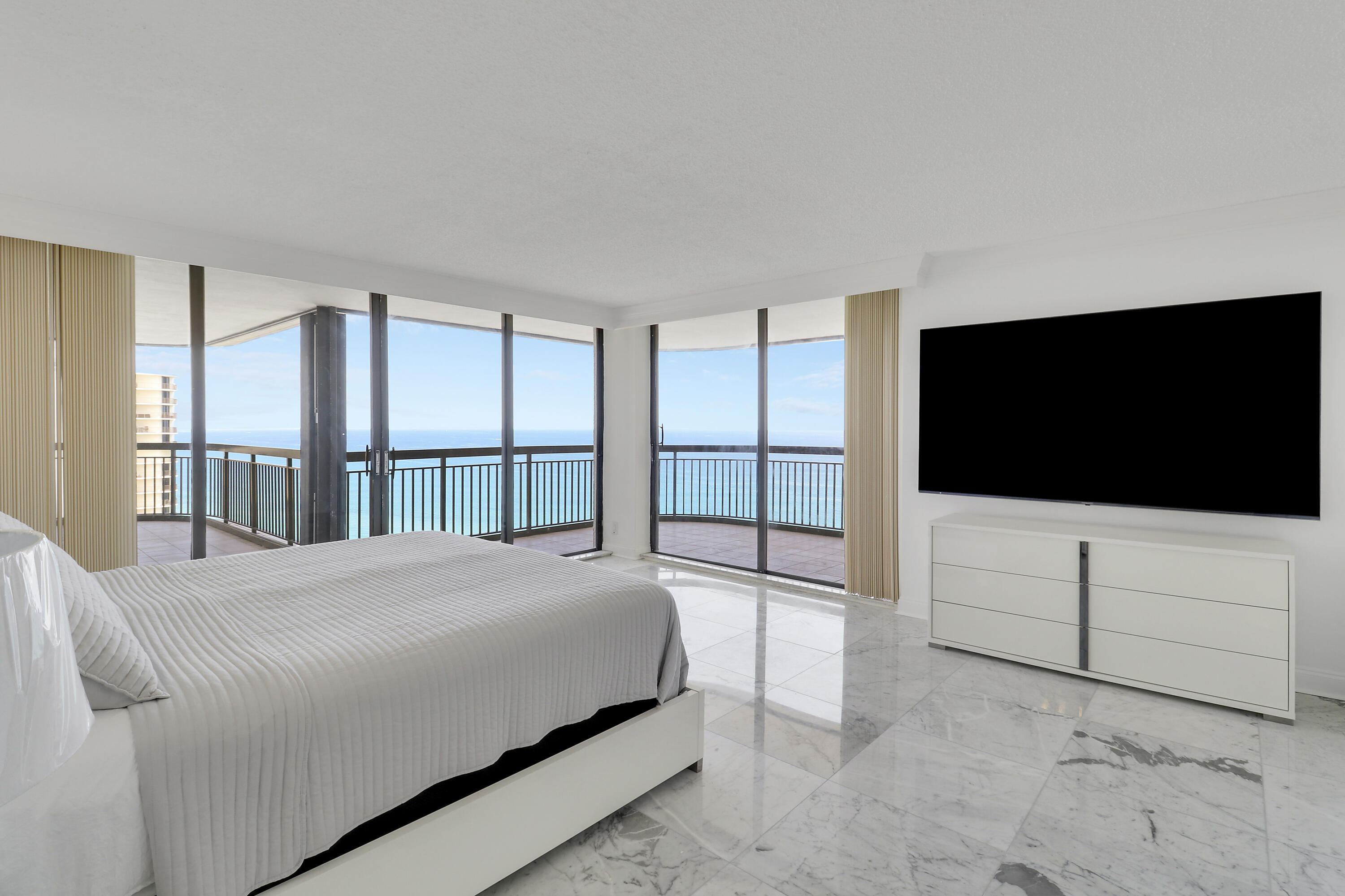 5380 N Ocean #22j, Singer Island FL 33404