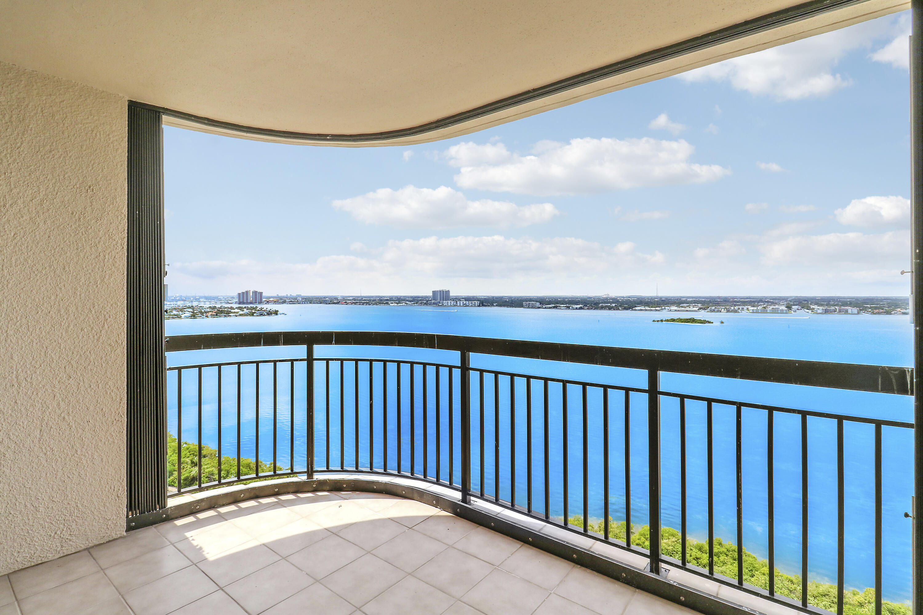 5380 N Ocean #22j, Singer Island FL 33404