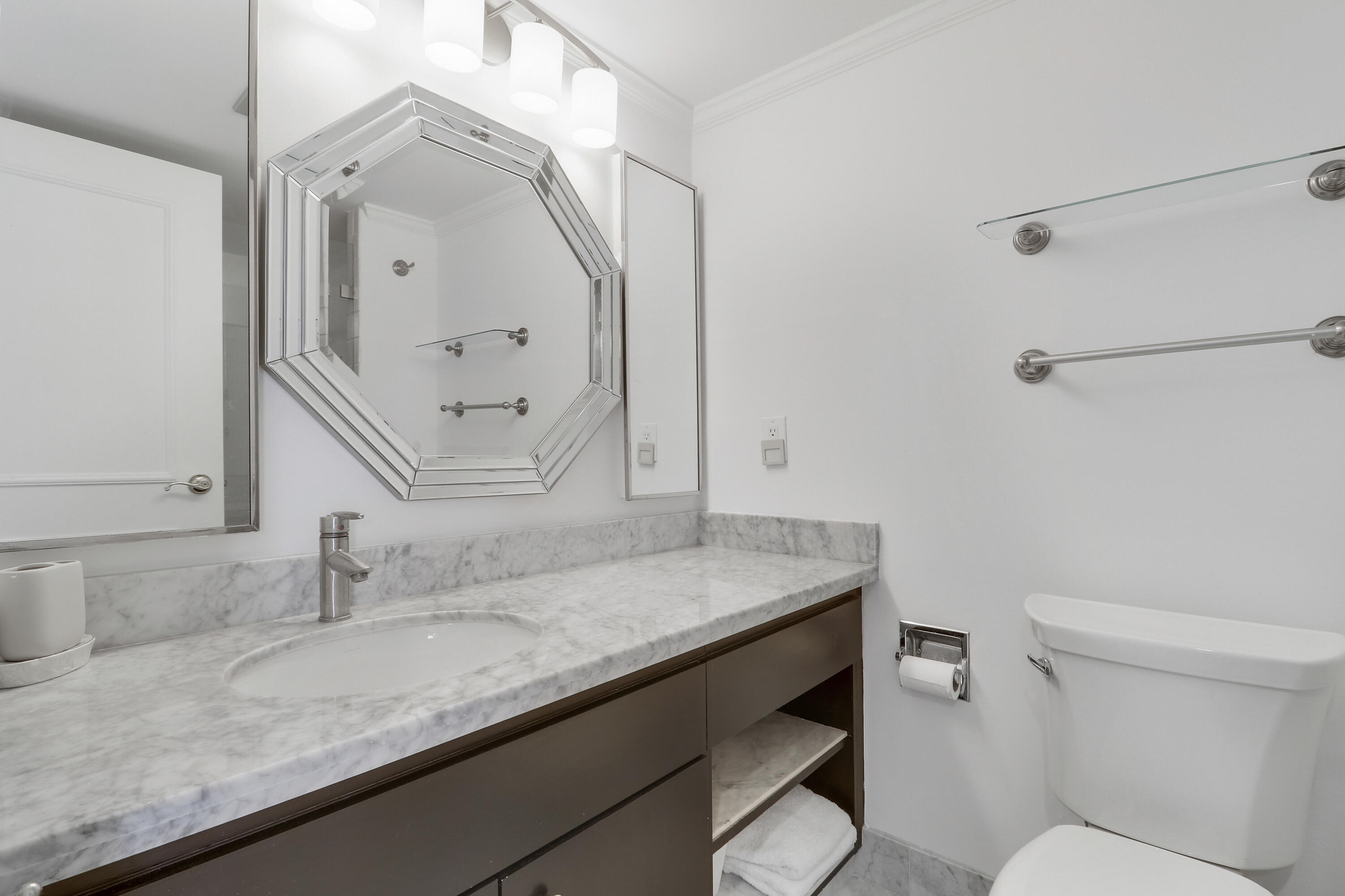 5380 N Ocean #22j, Singer Island FL 33404