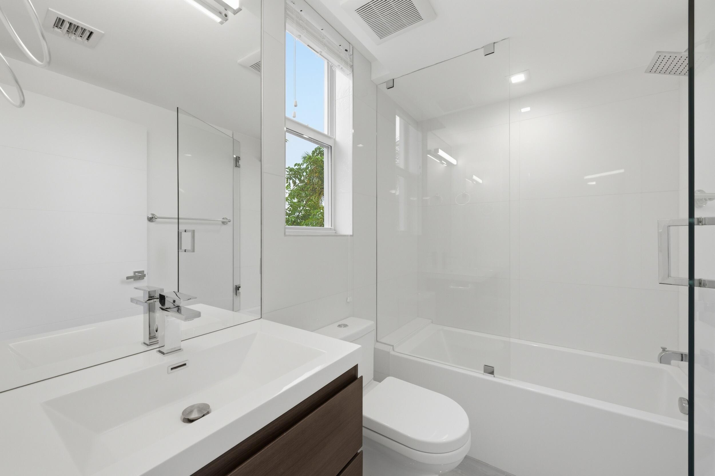 714 NE 14th #102, Fort Lauderdale FL 33304