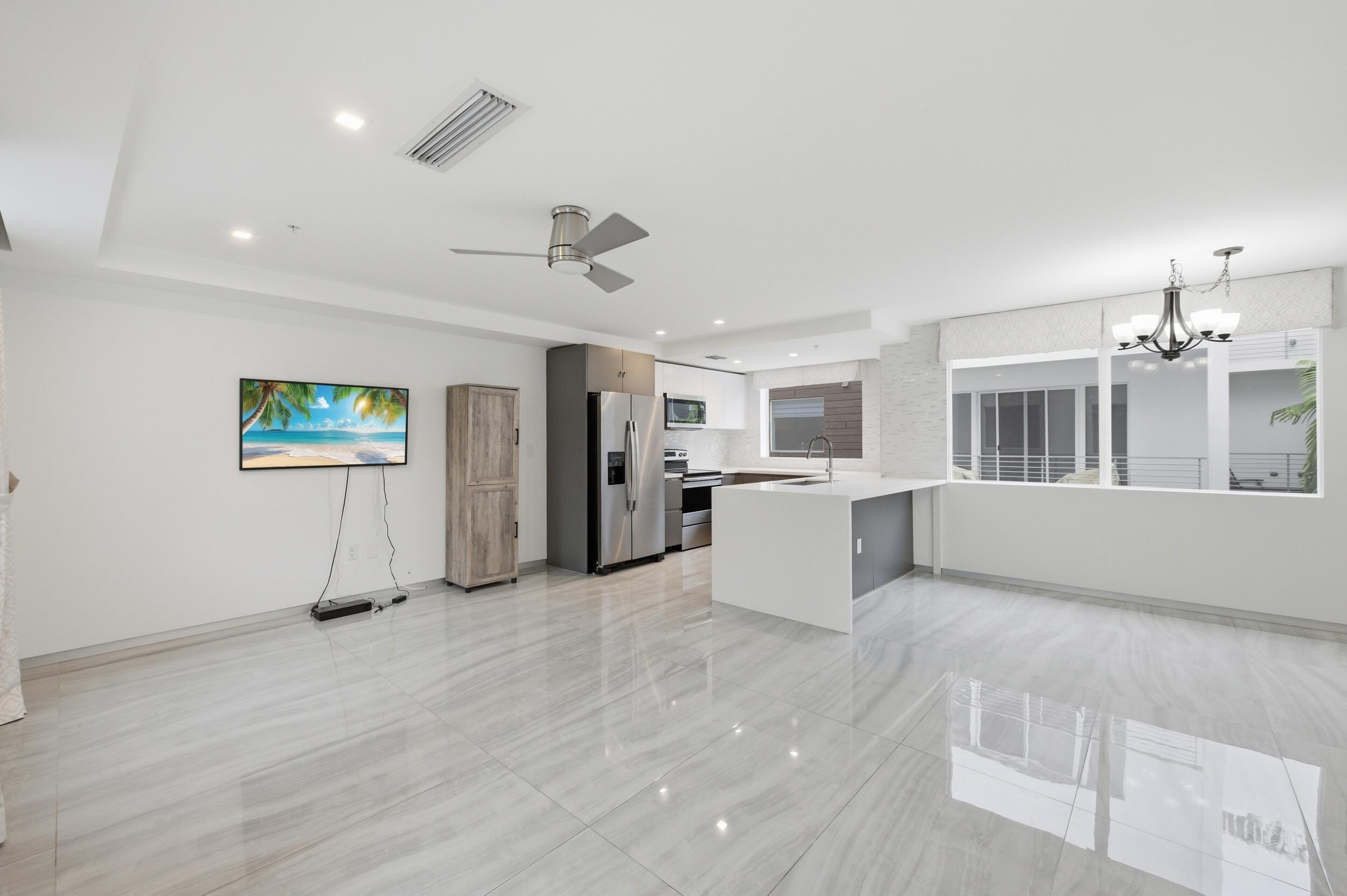 714 NE 14th #102, Fort Lauderdale FL 33304