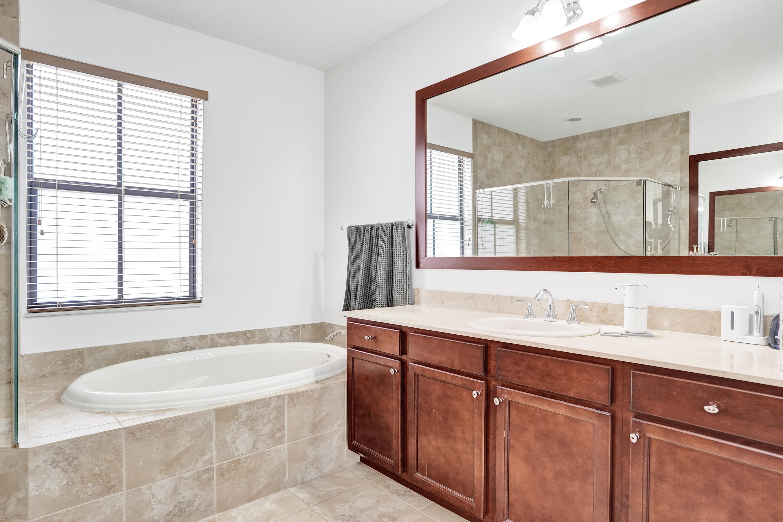 8541 NW 38th, Cooper City FL 33024