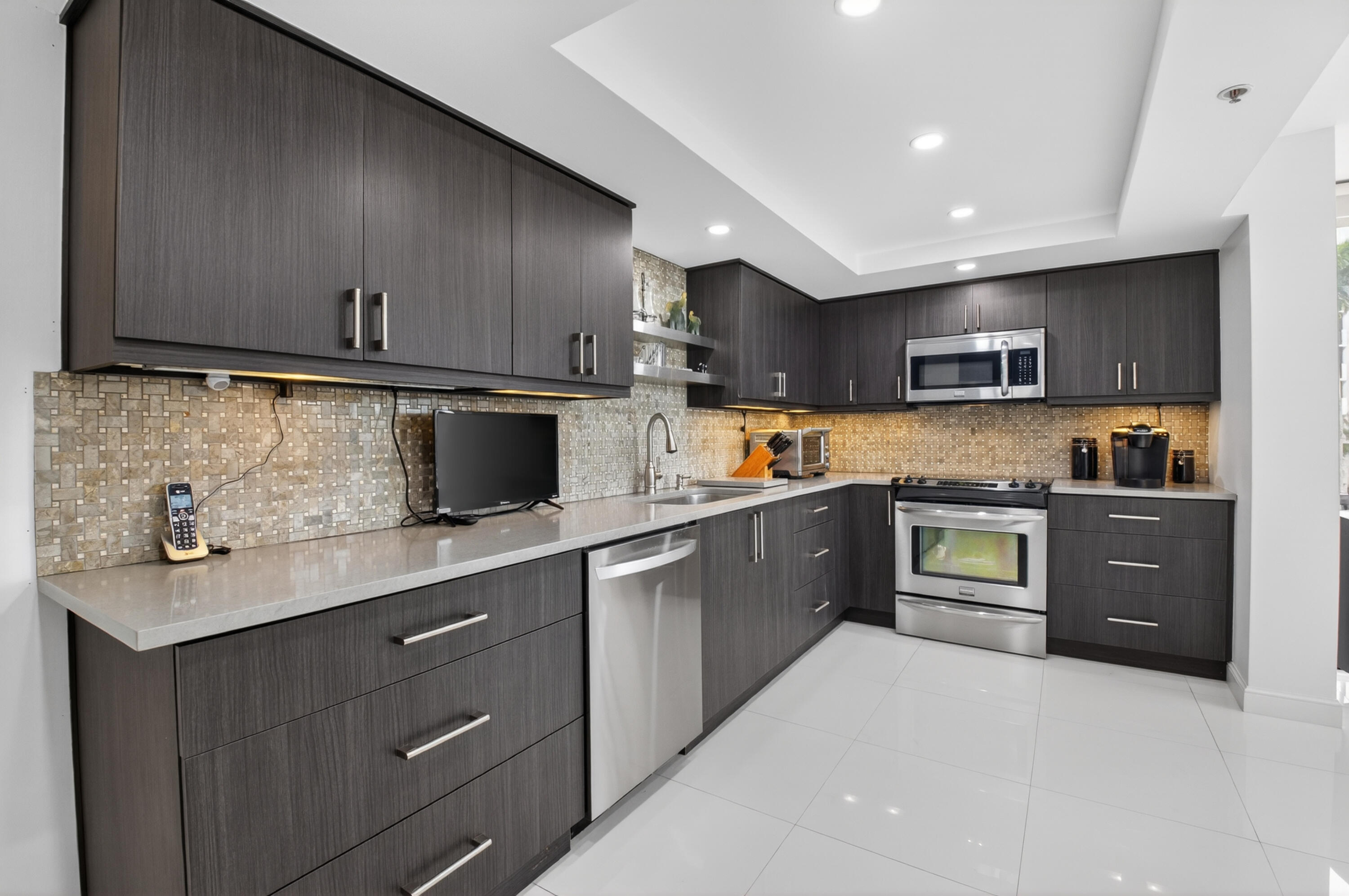 7738 Lakeside #334, Boca Raton FL 33434