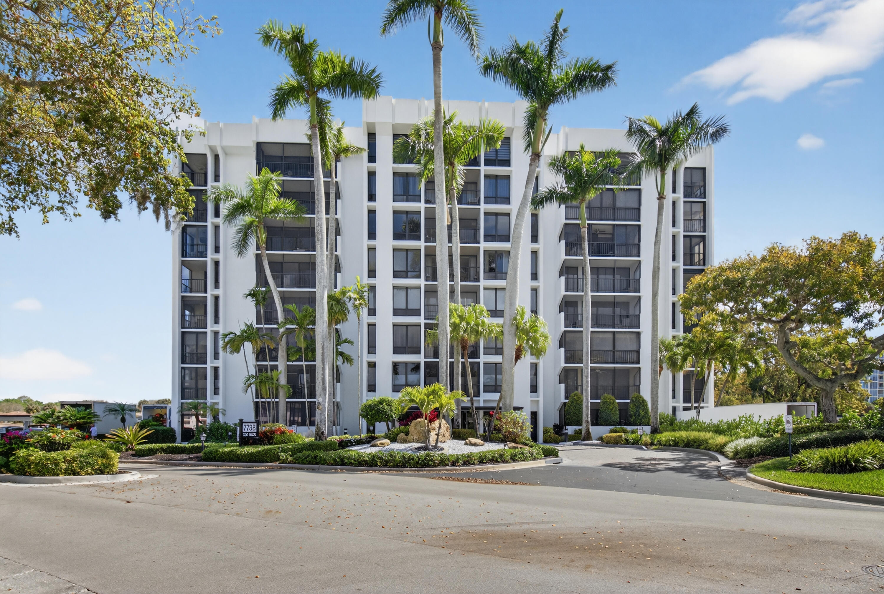 7738 Lakeside #334, Boca Raton FL 33434