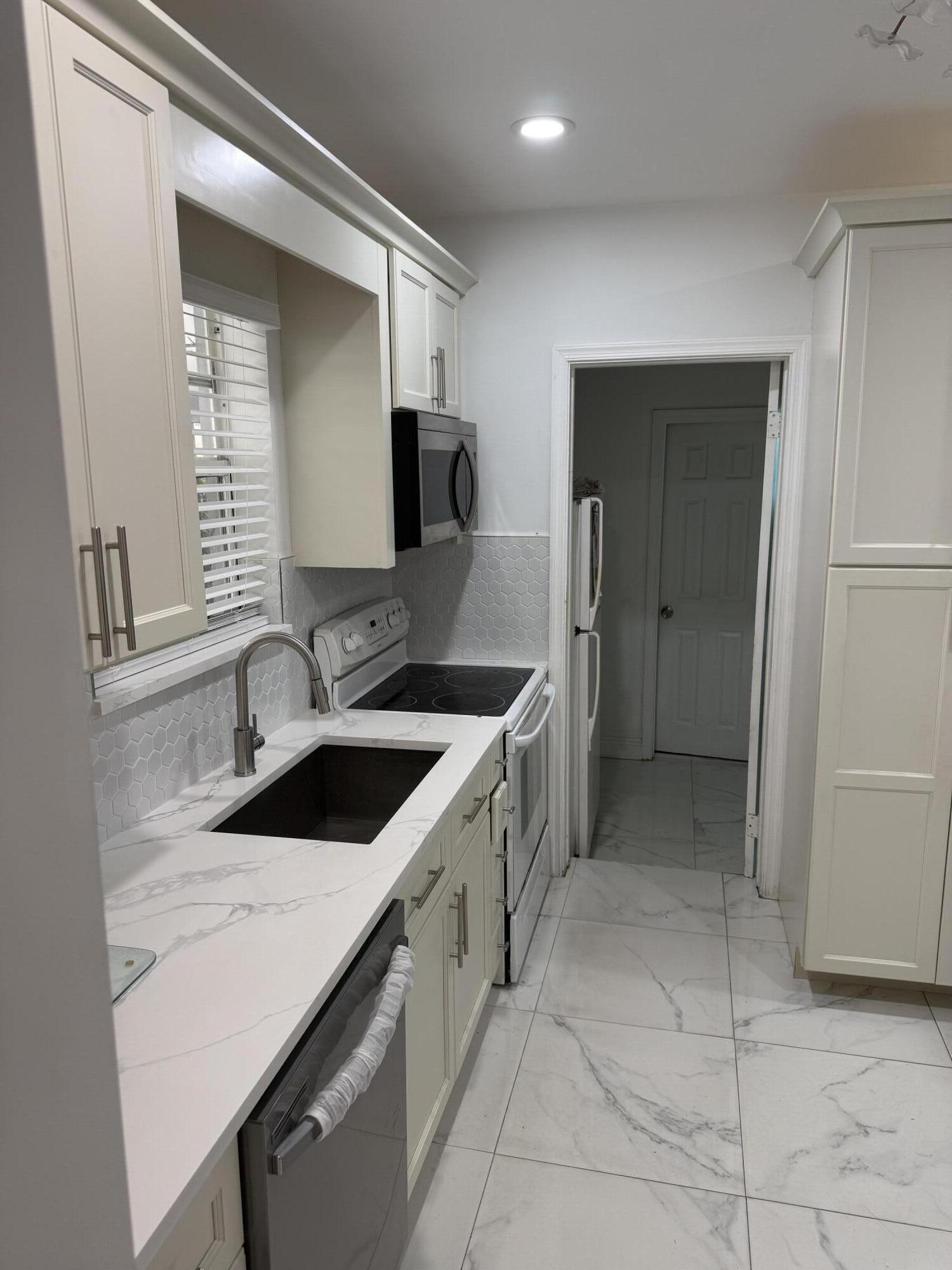 4150 NW 26th, Lauderhill FL 33313