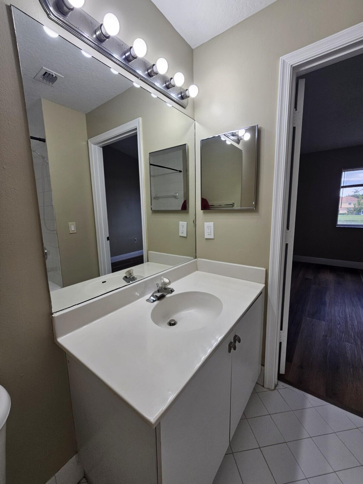 3490 Briar Bay #206, West Palm Beach FL 33411