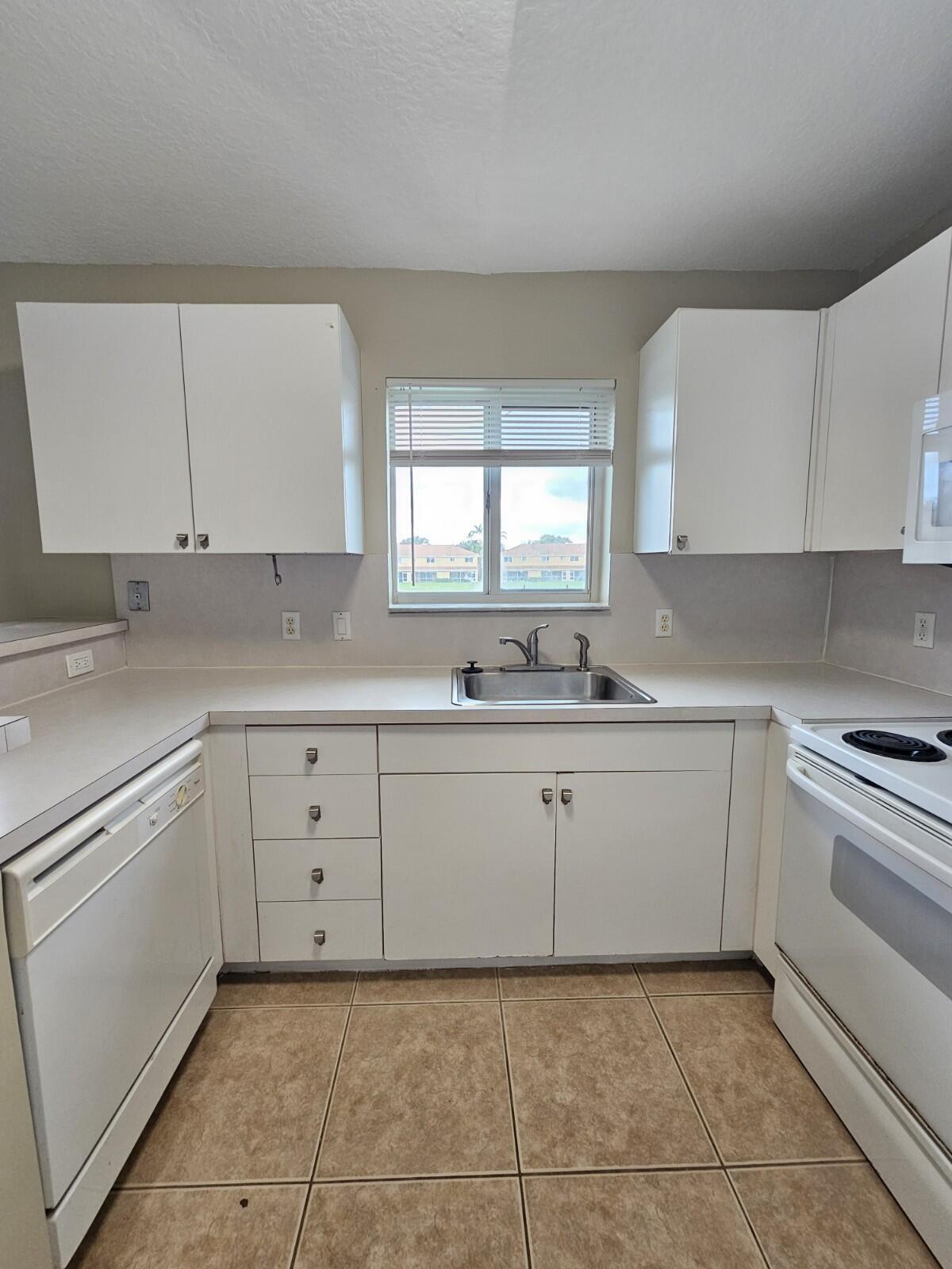 3490 Briar Bay #206, West Palm Beach FL 33411