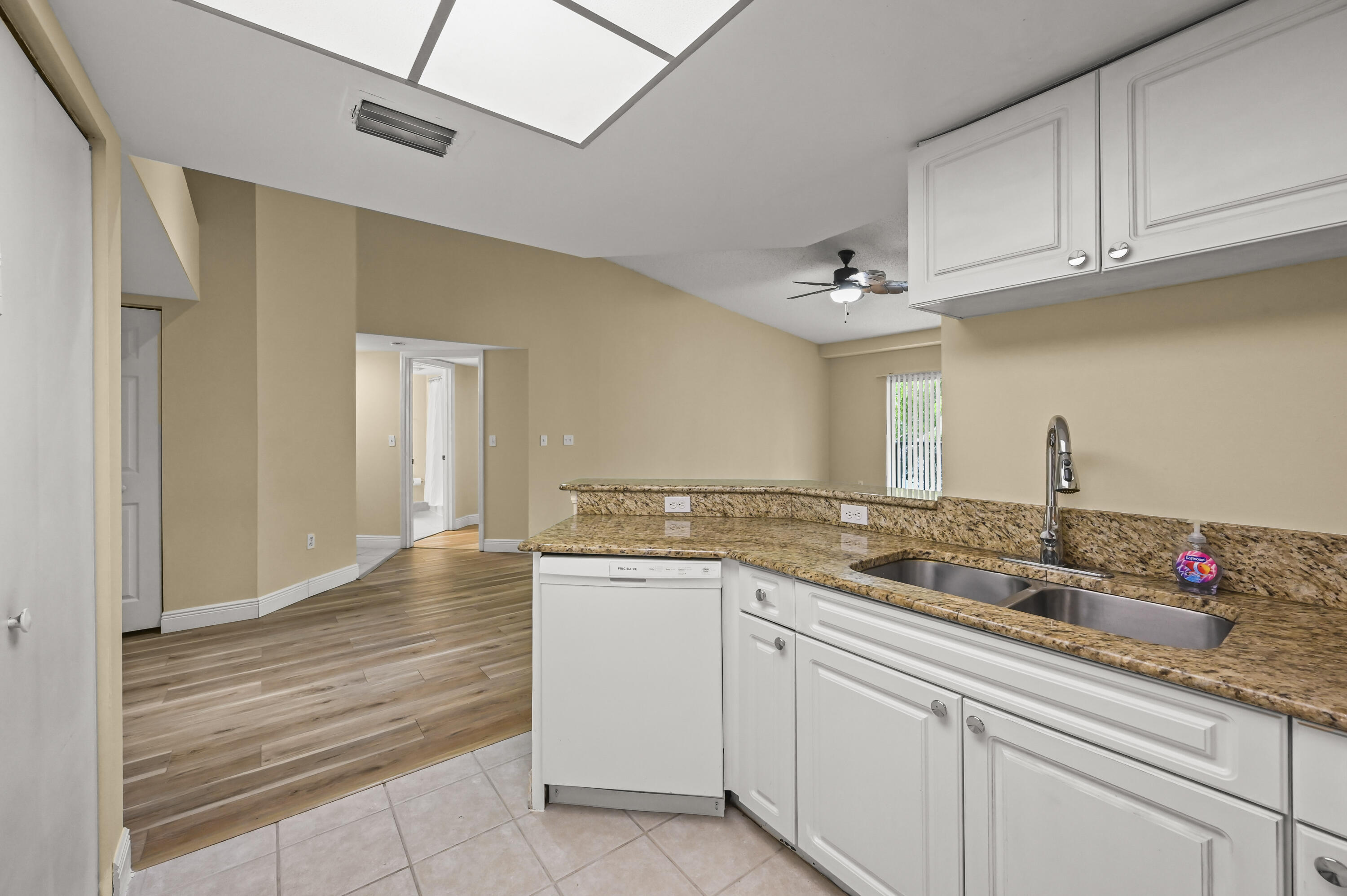 1100 S Crestwood Ct #1109, Royal Palm Beach FL 33411