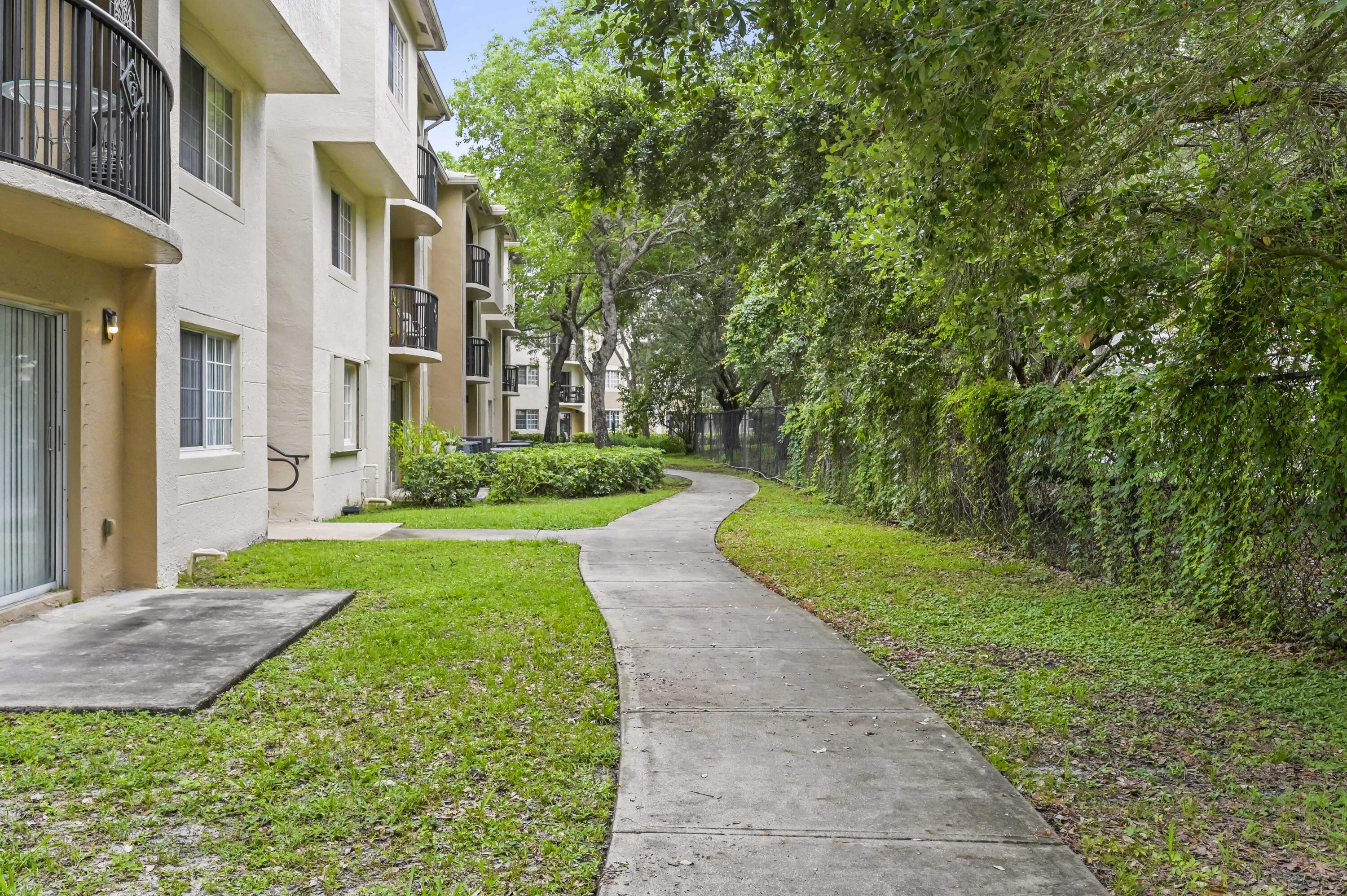 1100 S Crestwood Ct #1109, Royal Palm Beach FL 33411