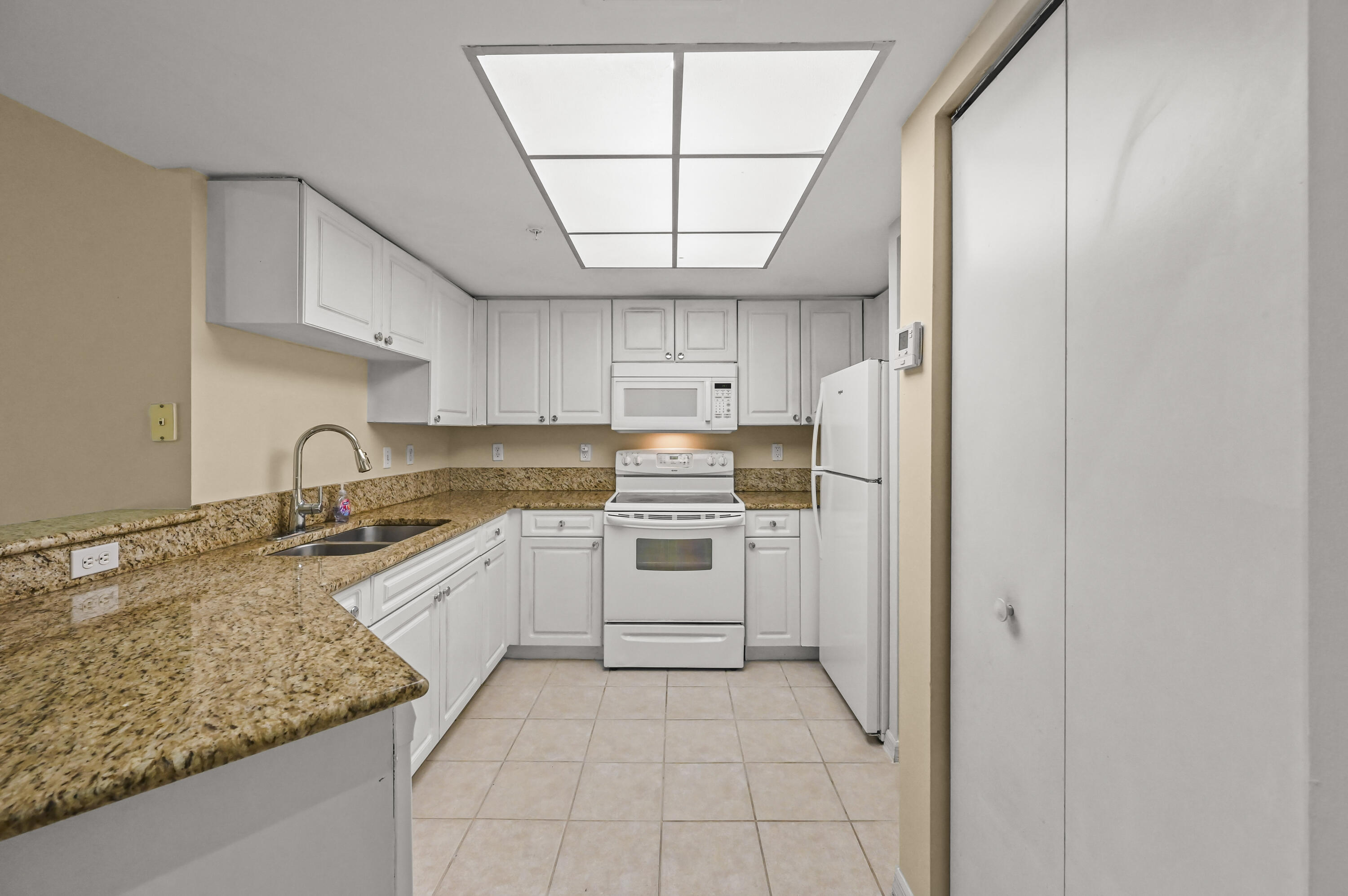 1100 S Crestwood Ct #1109, Royal Palm Beach FL 33411
