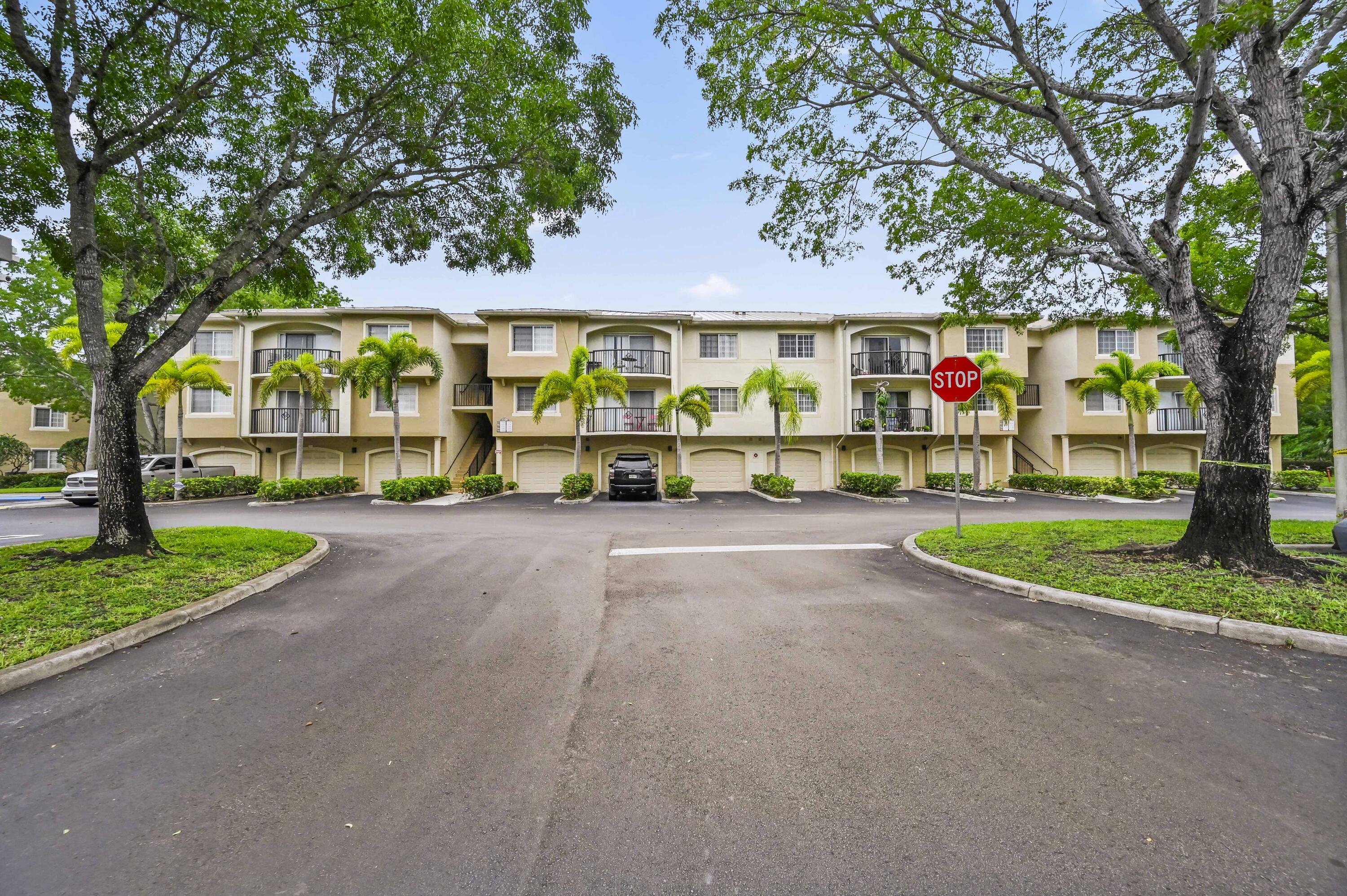 1100 S Crestwood Ct #1109, Royal Palm Beach FL 33411