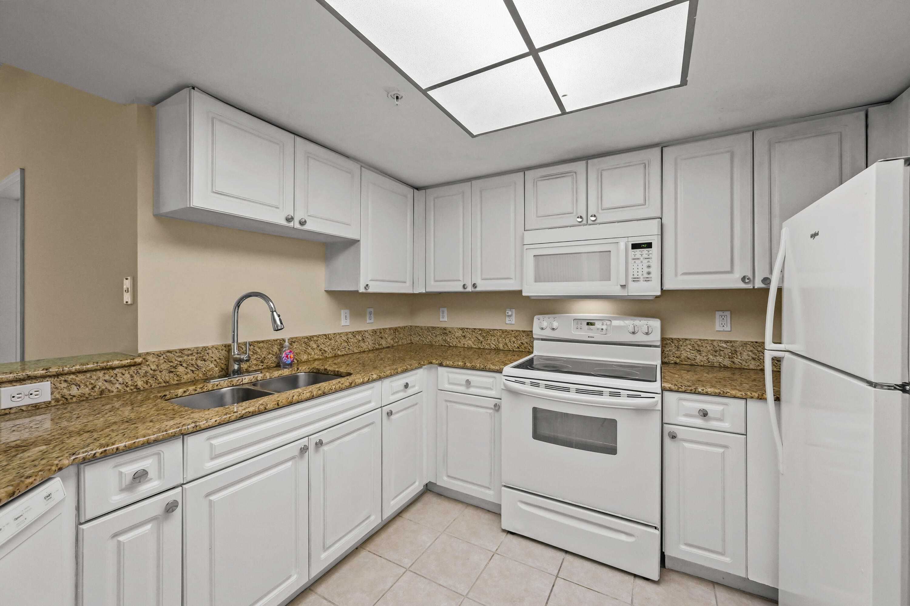 1100 S Crestwood Ct #1109, Royal Palm Beach FL 33411
