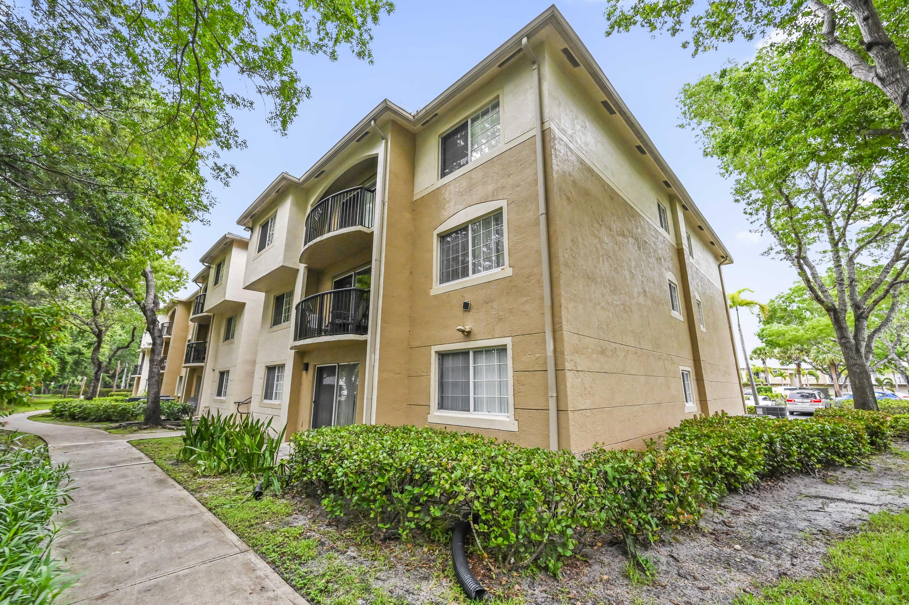 1100 S Crestwood Ct #1109, Royal Palm Beach FL 33411