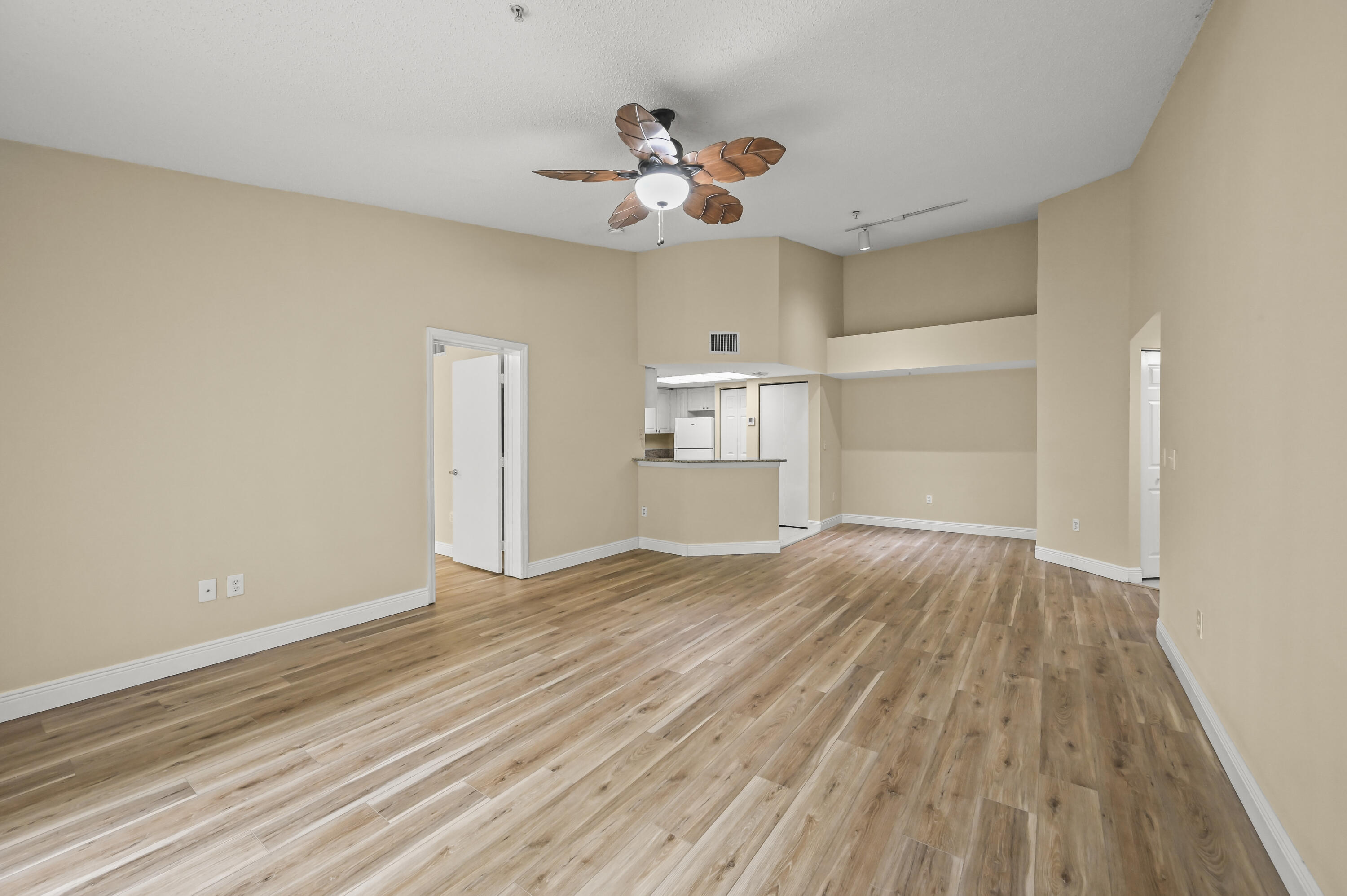 1100 S Crestwood Ct #1109, Royal Palm Beach FL 33411