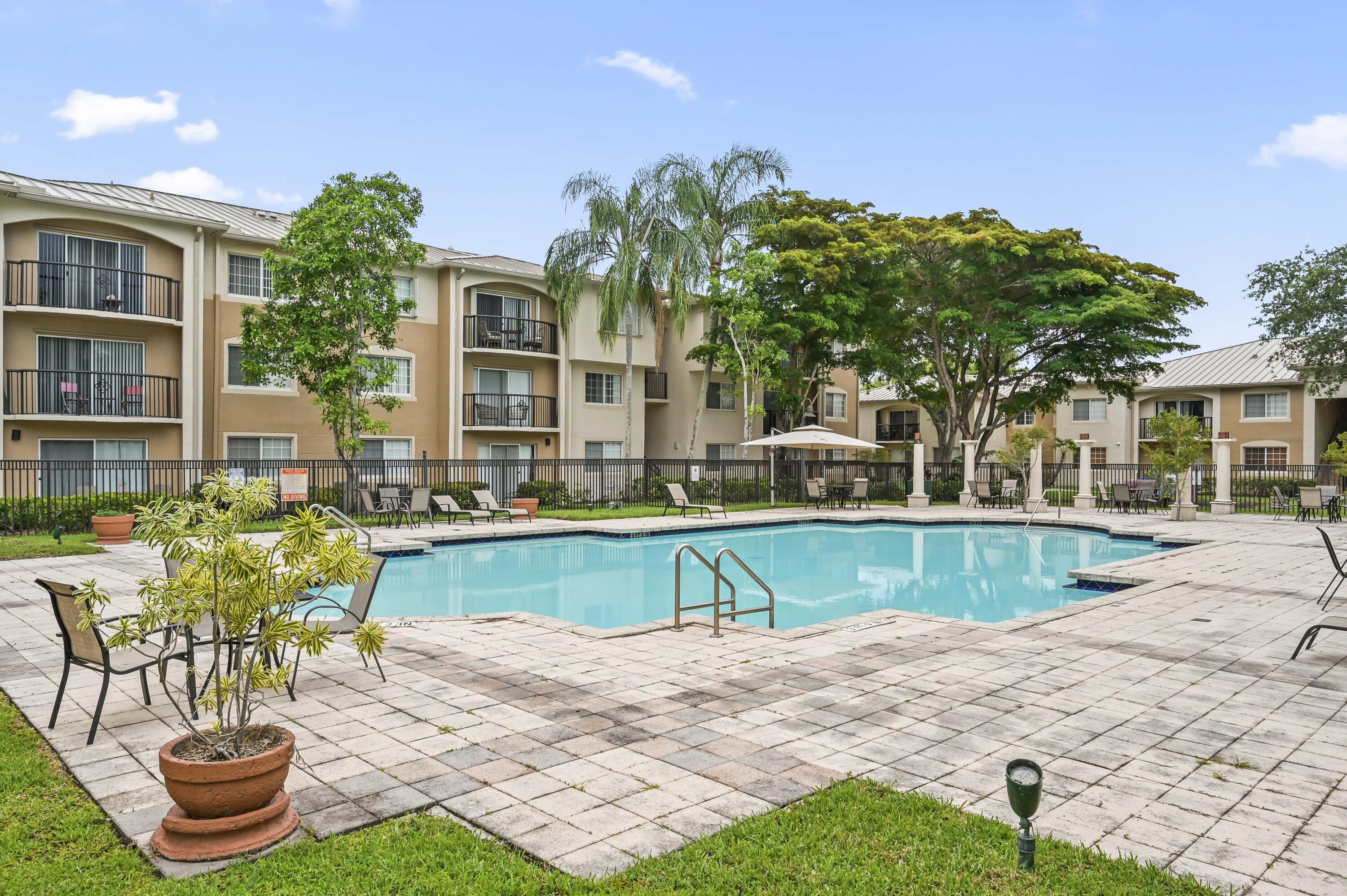 1100 S Crestwood Ct #1109, Royal Palm Beach FL 33411