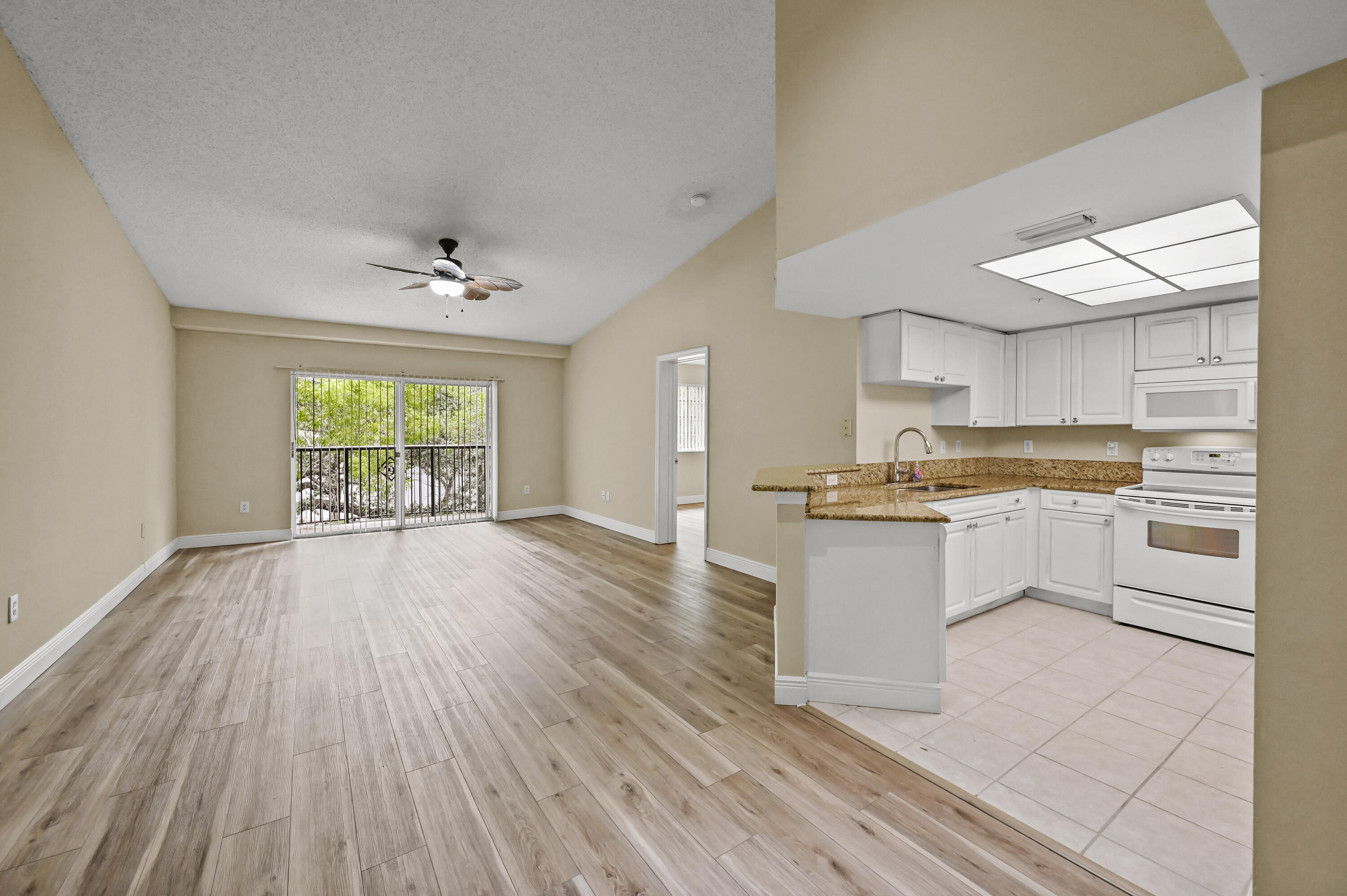 1100 S Crestwood Ct #1109, Royal Palm Beach FL 33411