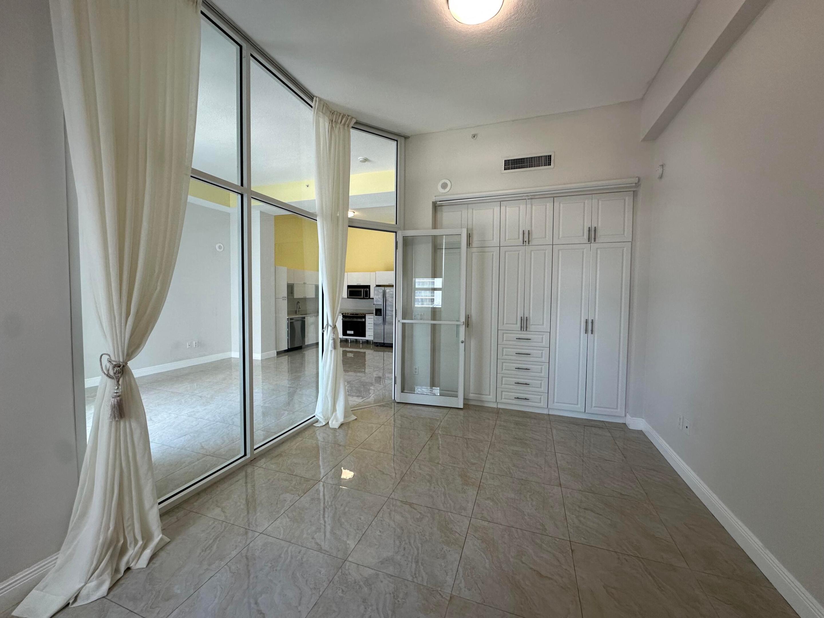 234 NE 3rd #Uph06, Miami FL 33132